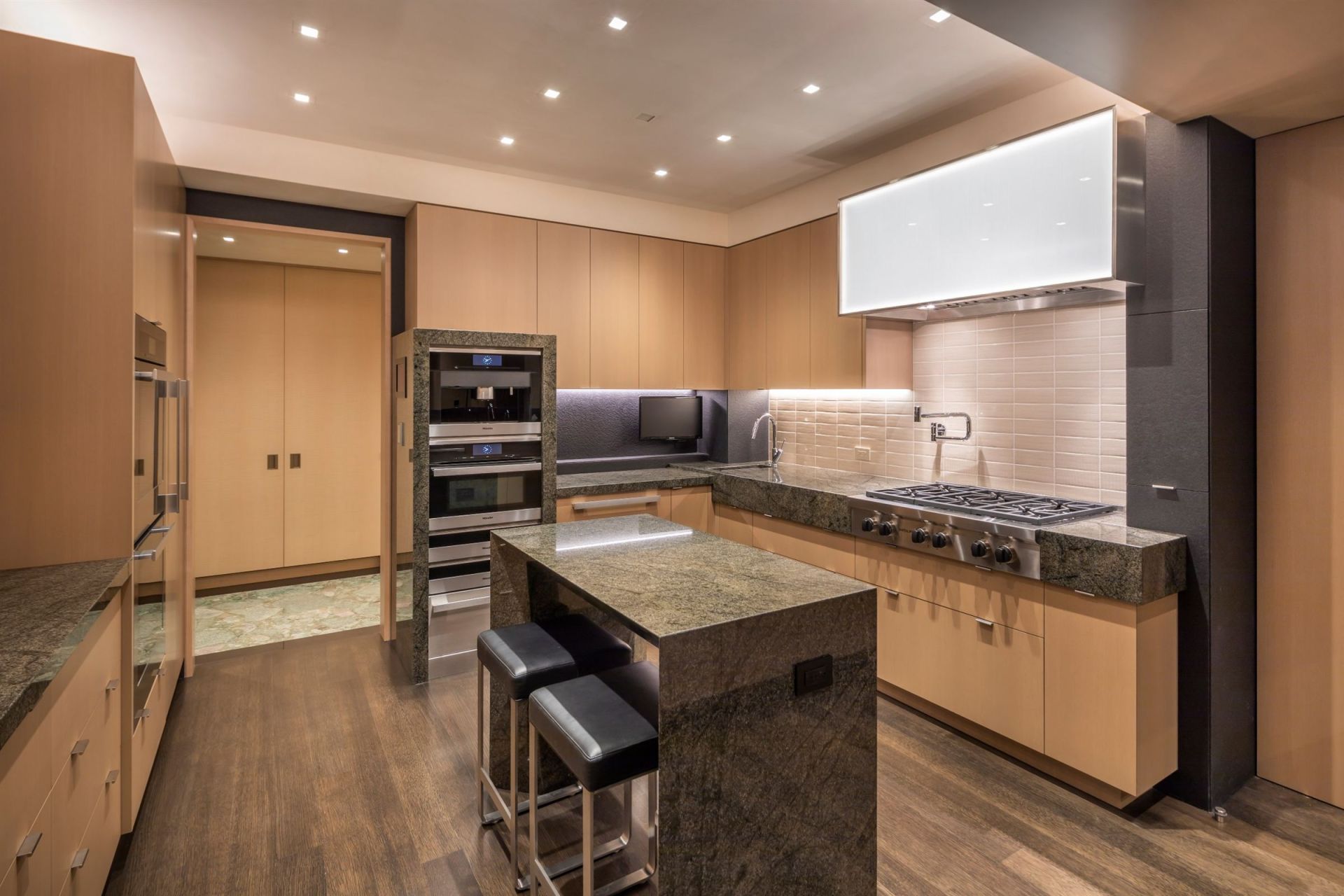 apartment 13 Rooms for sale on San Francisco (94103)