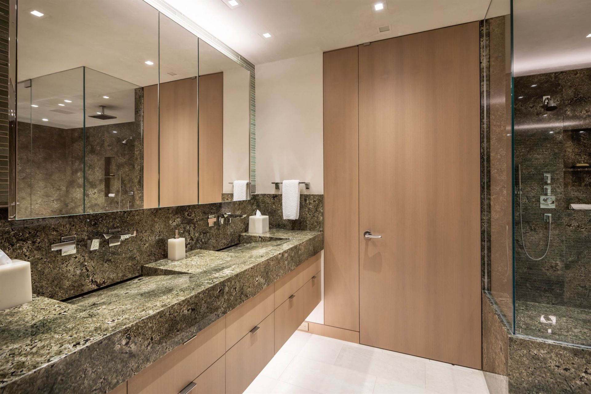 apartment 13 Rooms for sale on San Francisco (94103)