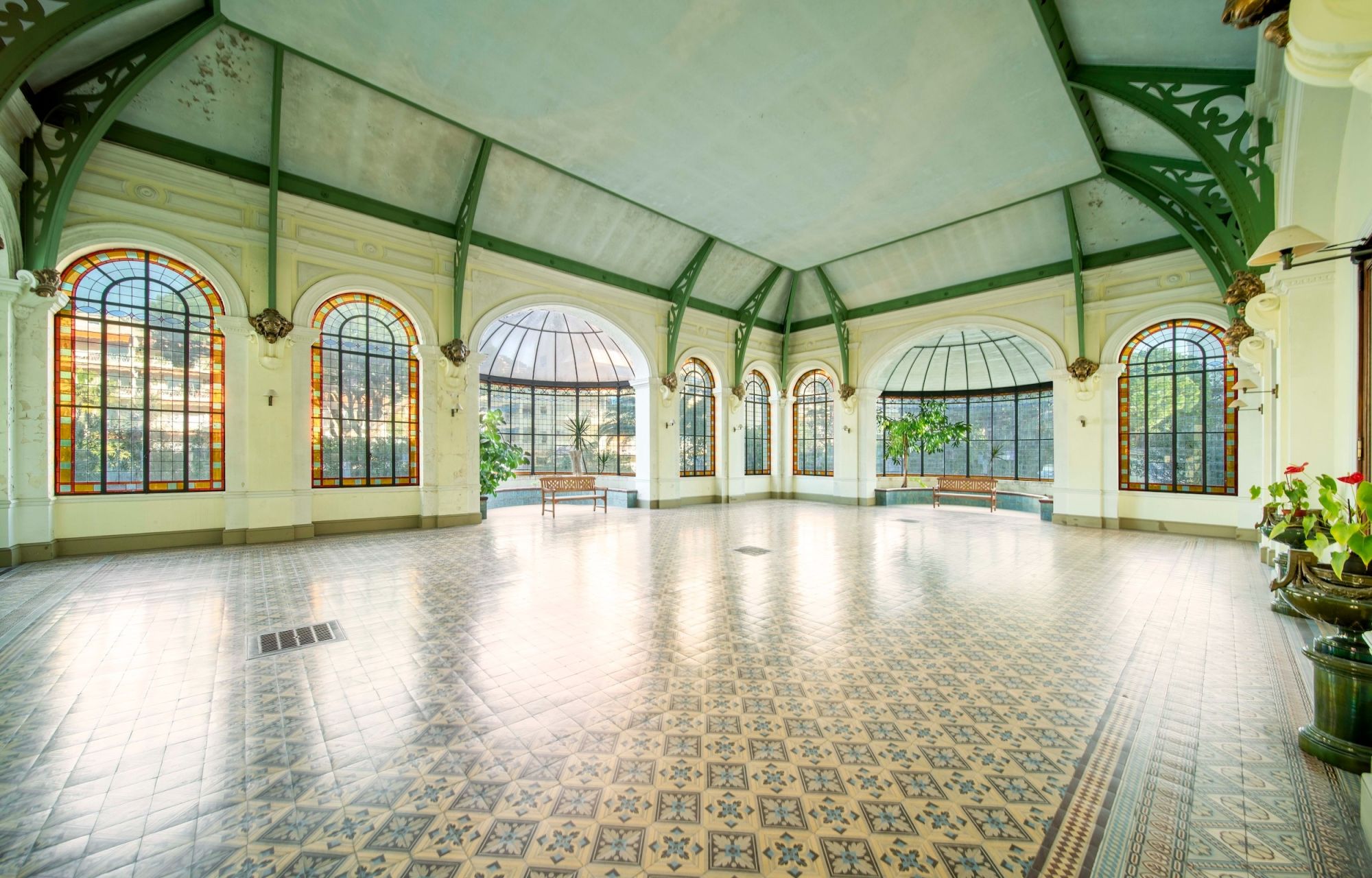 apartment 4 Rooms for sale on CANNES (06400)