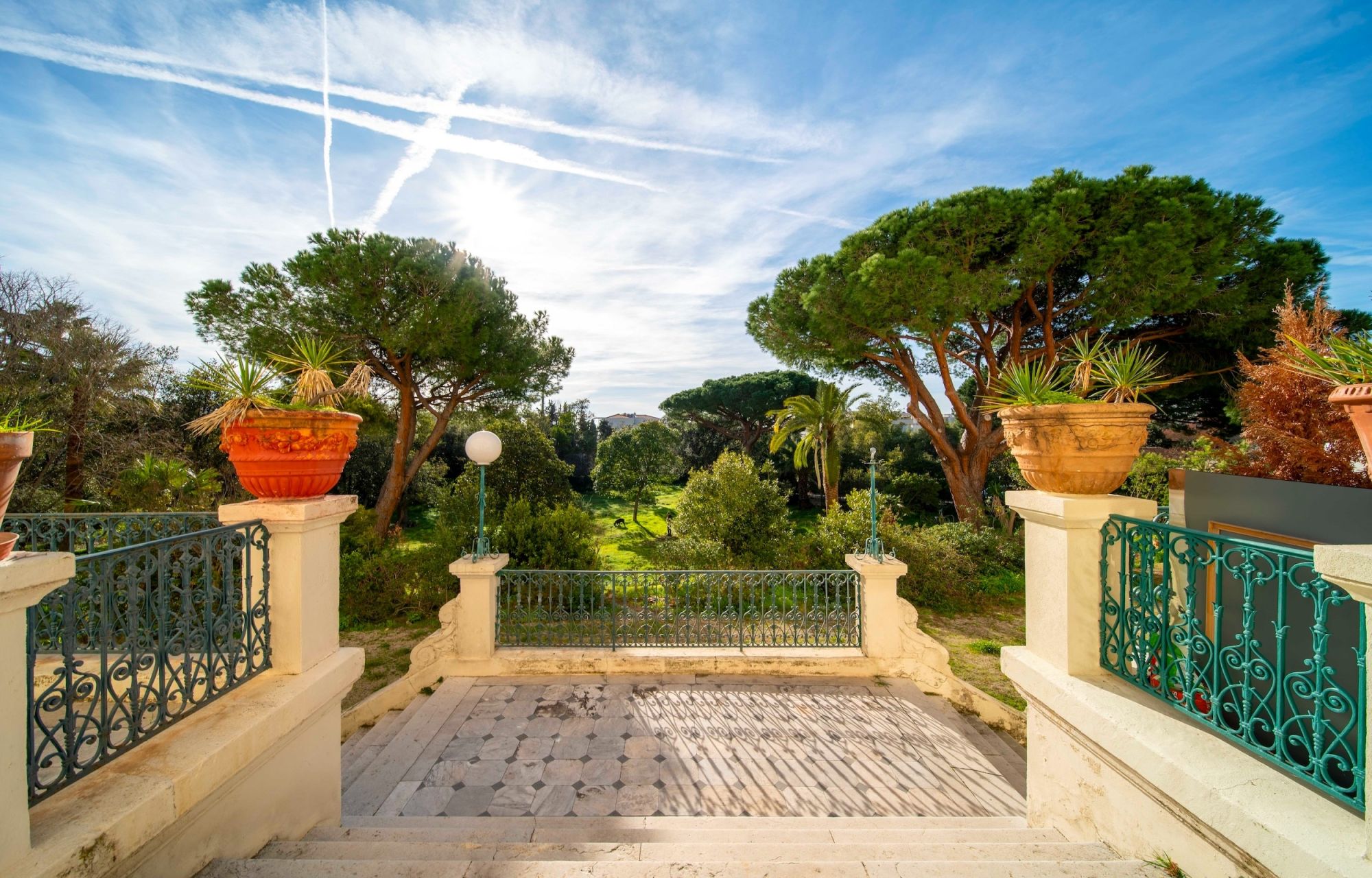 apartment 4 Rooms for sale on CANNES (06400)
