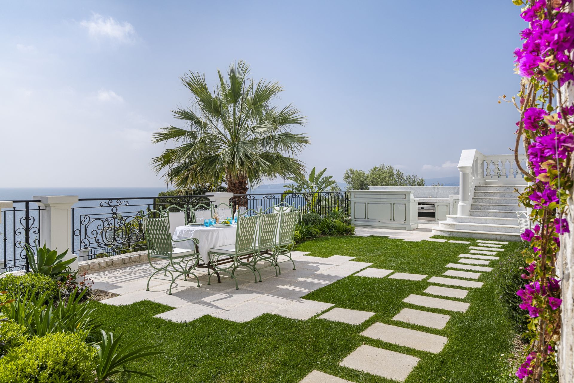 maison de maître 18 Pièces en vente sur CAP D AIL (06320)