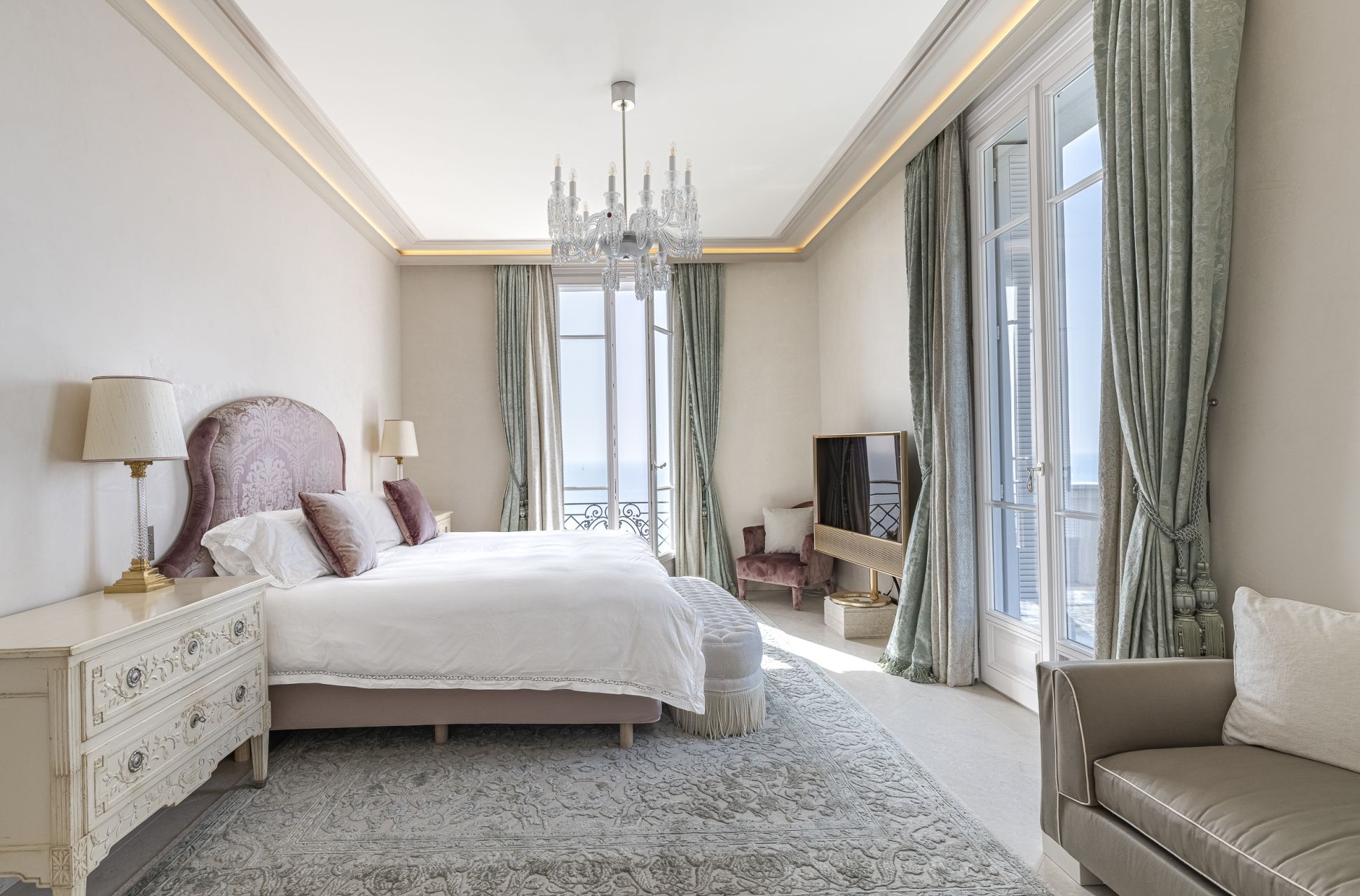 maison de maître 18 Pièces en vente sur CAP D AIL (06320)