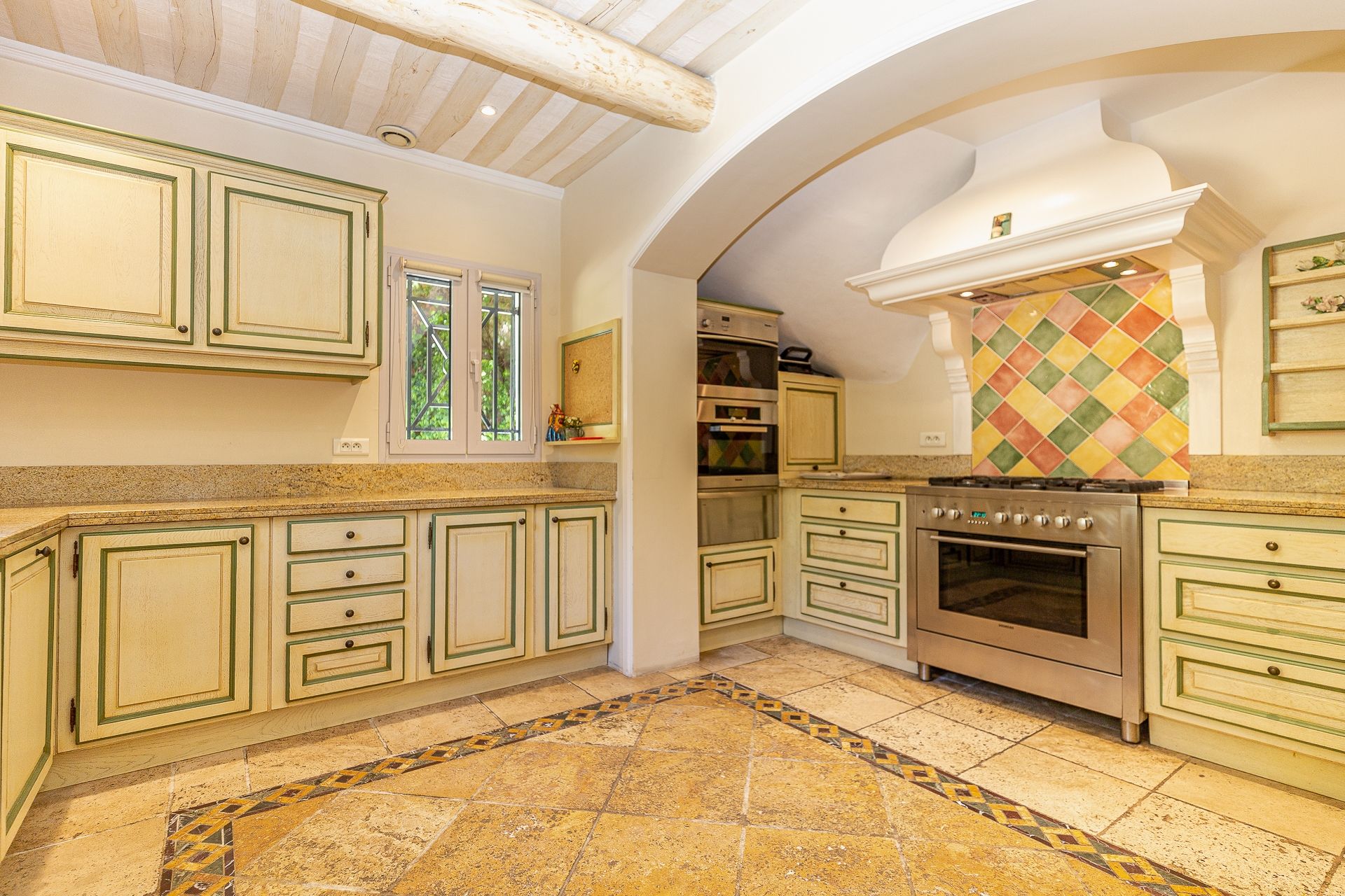 villa 10 Rooms for sale on CAP D ANTIBES (06160)