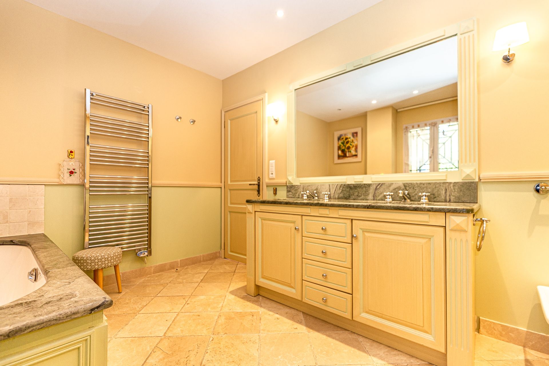 villa 10 Rooms for sale on CAP D ANTIBES (06160)