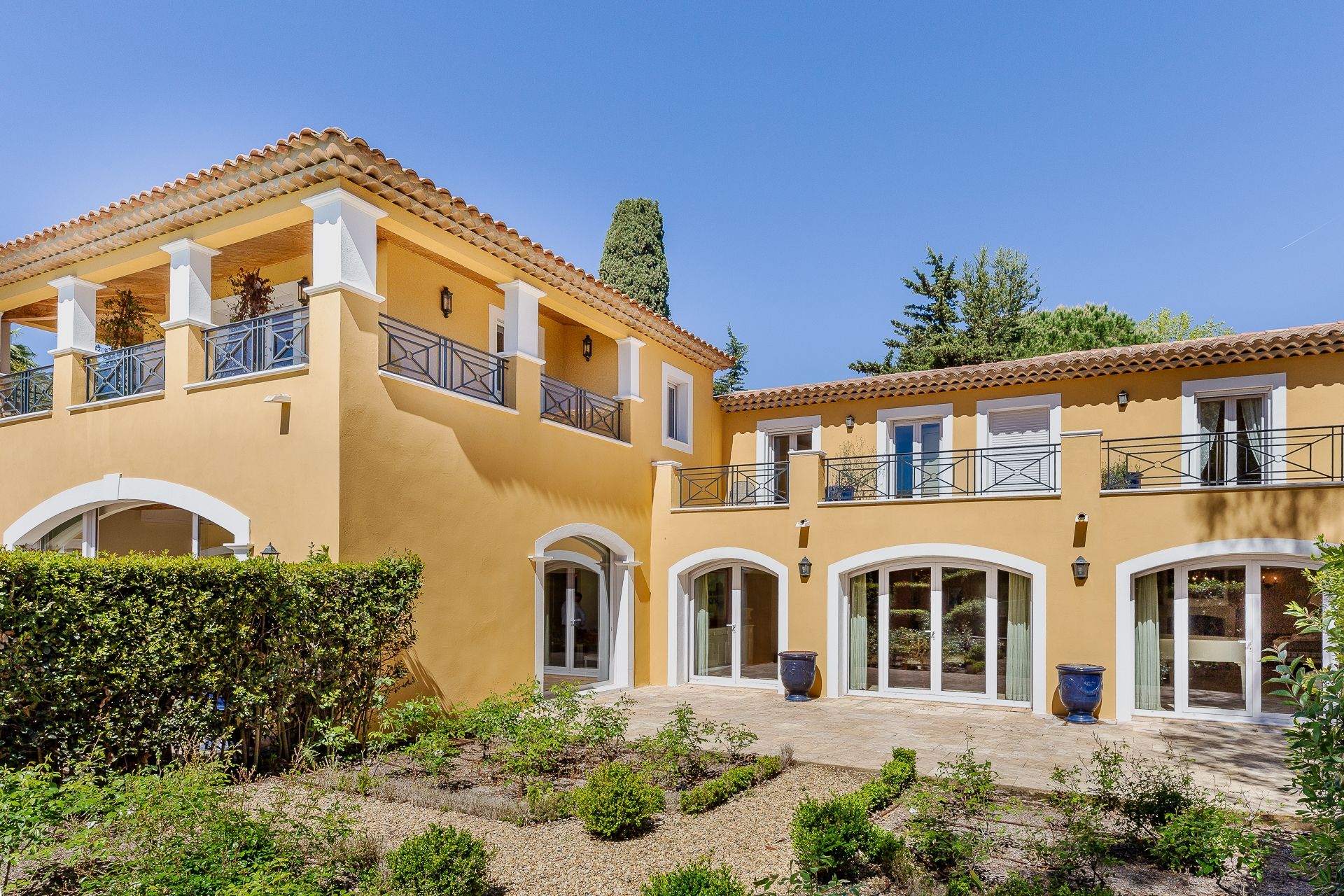 villa 10 Rooms for sale on CAP D ANTIBES (06160)
