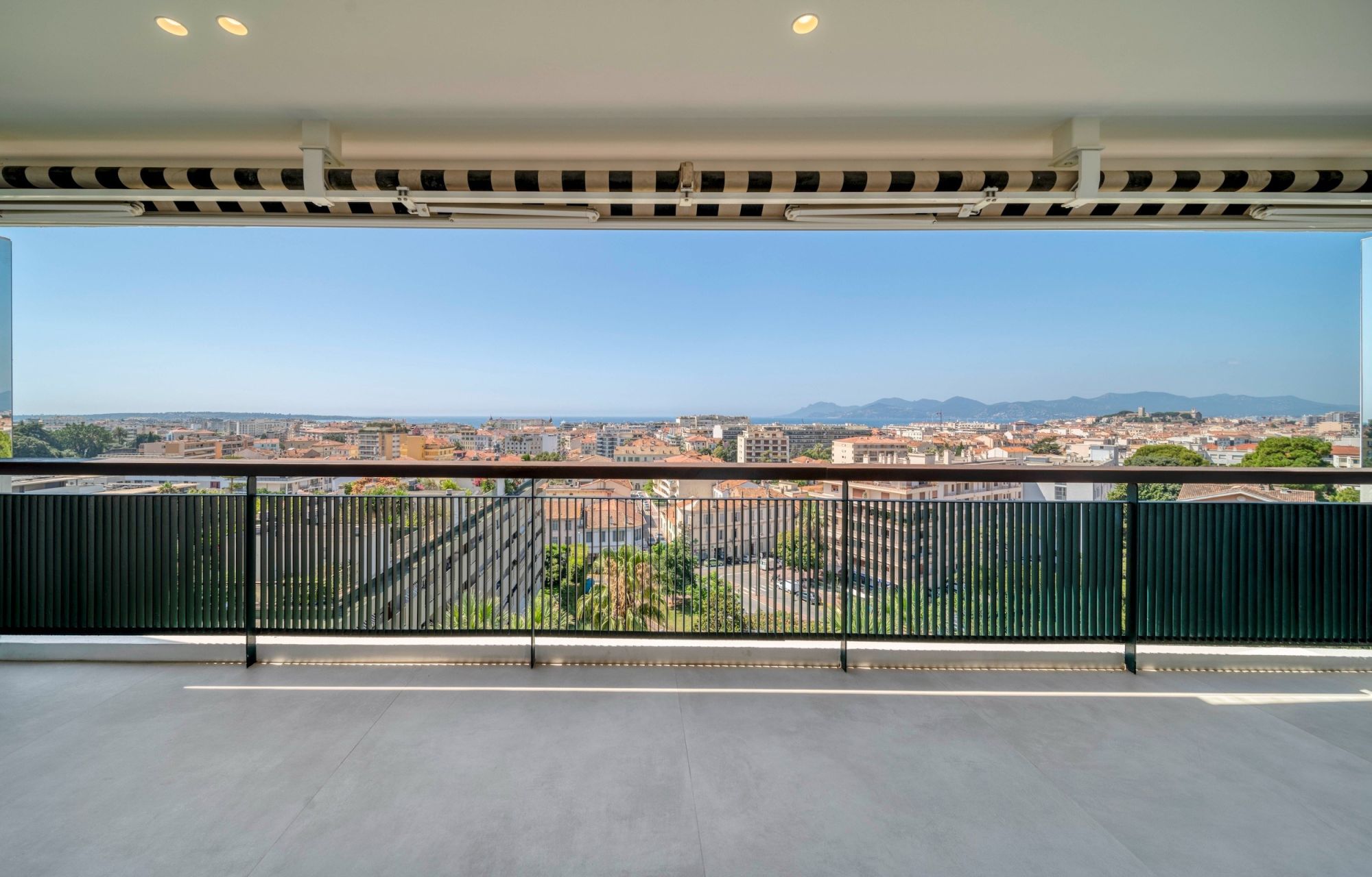 penthouse 3 Rooms for sale on CANNES (06400)