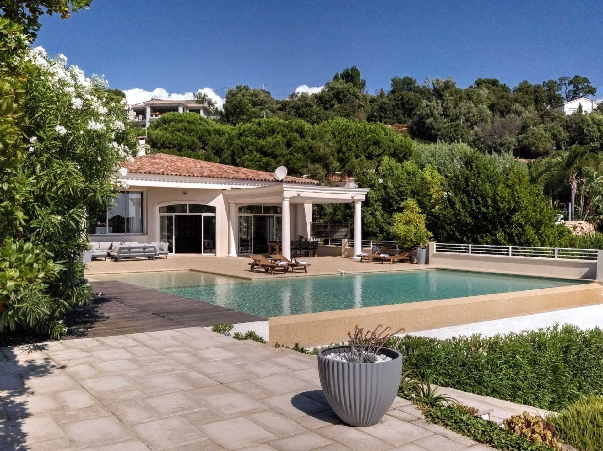 villa 10 Rooms for sale on CANNES (06400)