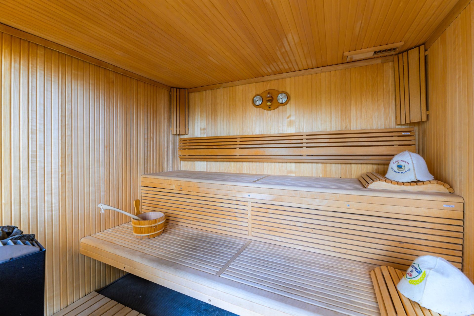 contemporary house 9 Rooms for sale on LA CROIX VALMER (83420)