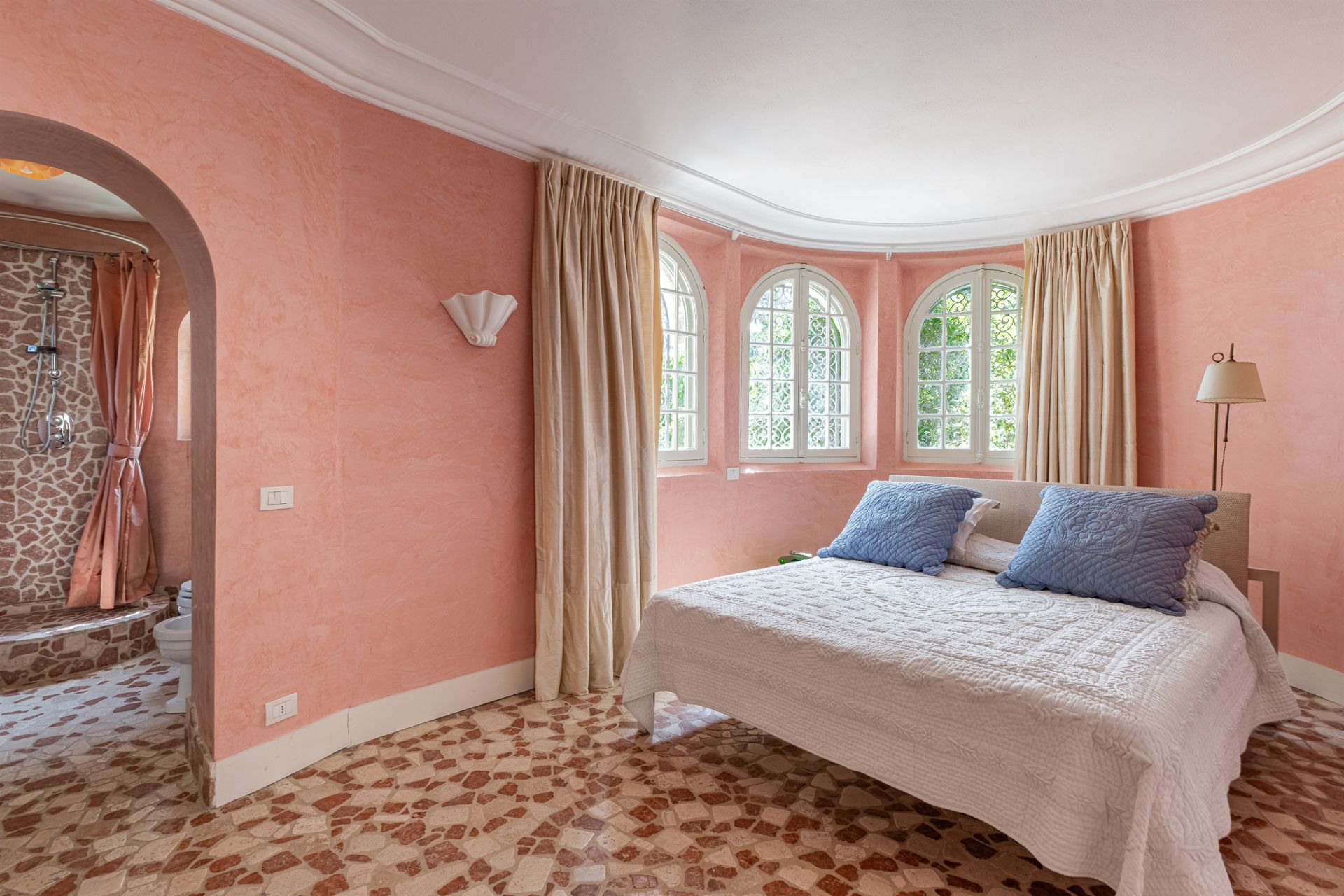 bastide 17 Pièces en vente sur VILLEFRANCHE SUR MER (06230)