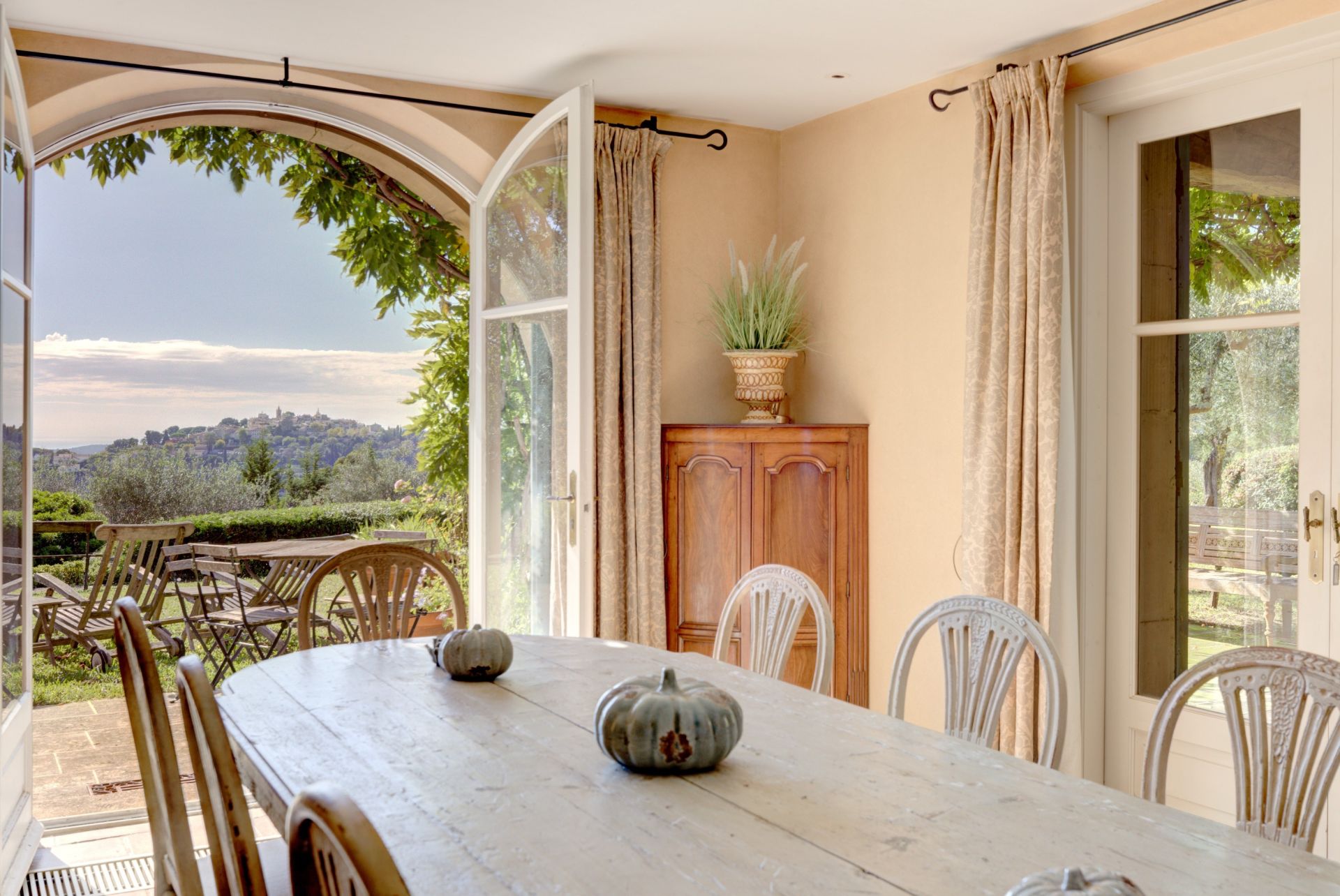 maison provençale 10 Pièces en vente sur MOUGINS (06250)