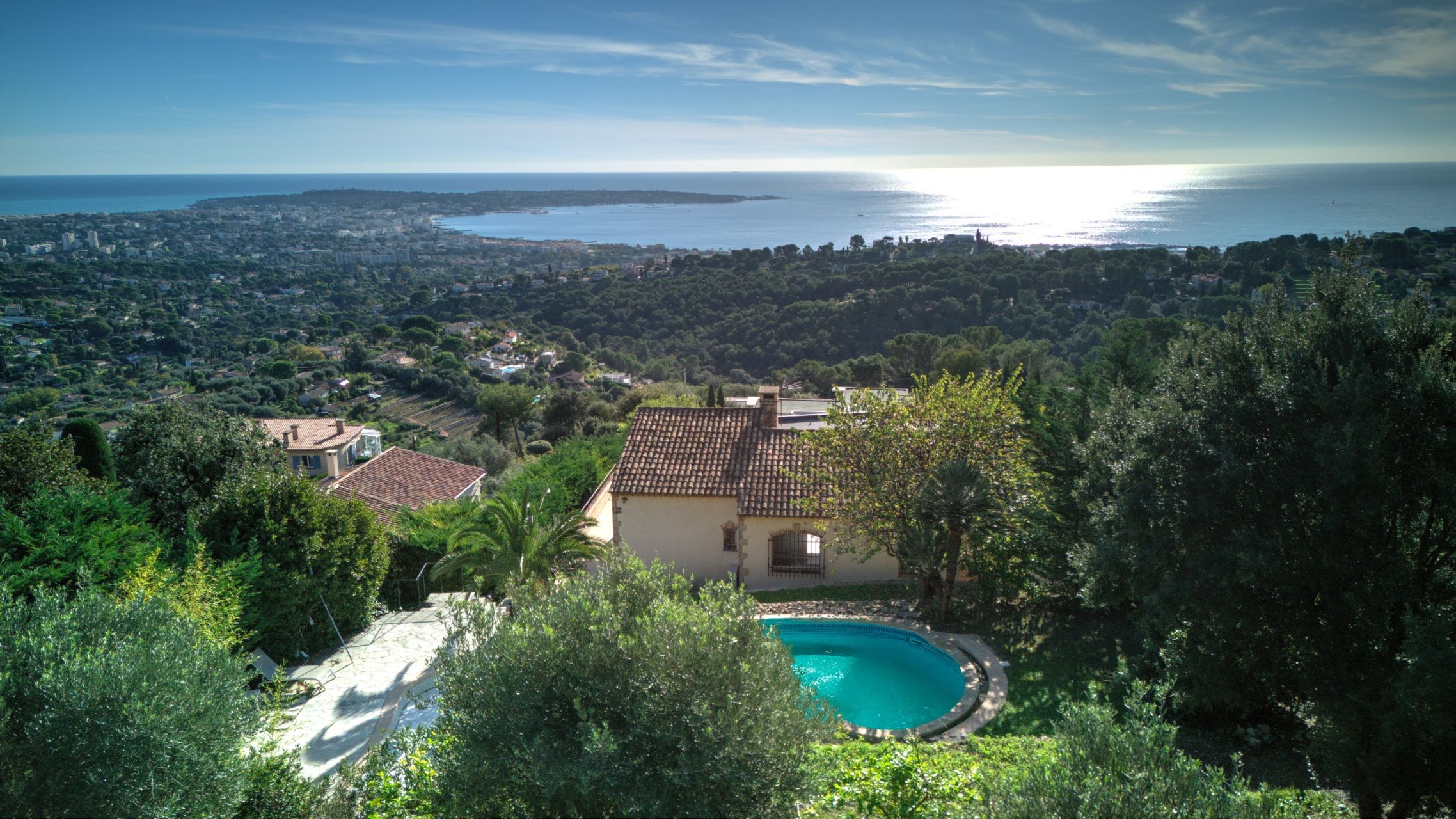 house 5 Rooms for sale on LE GOLFE JUAN (06220)