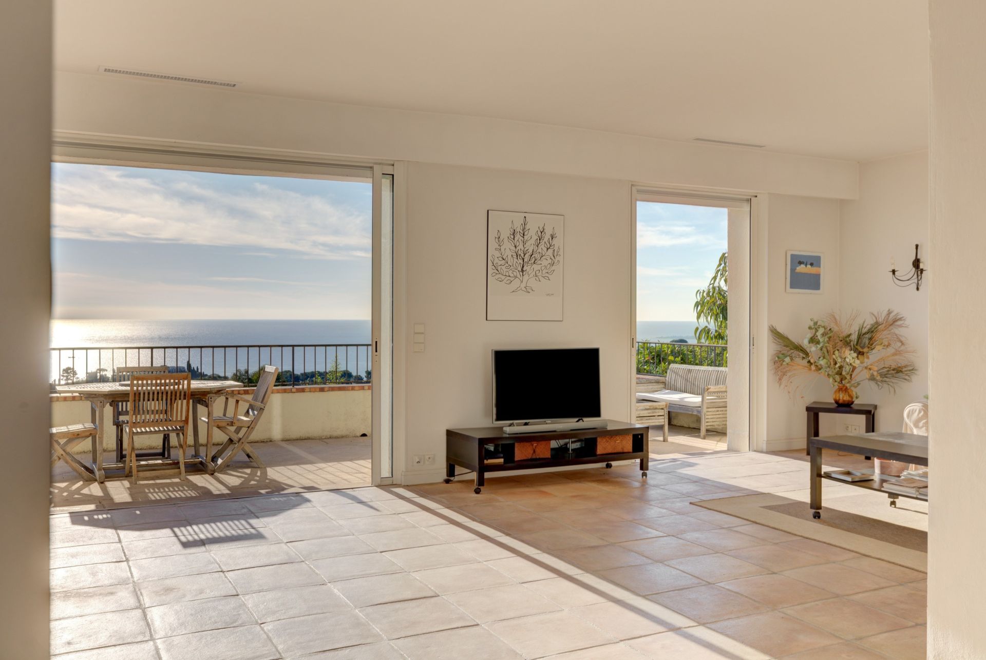 house 5 Rooms for sale on LE GOLFE JUAN (06220)