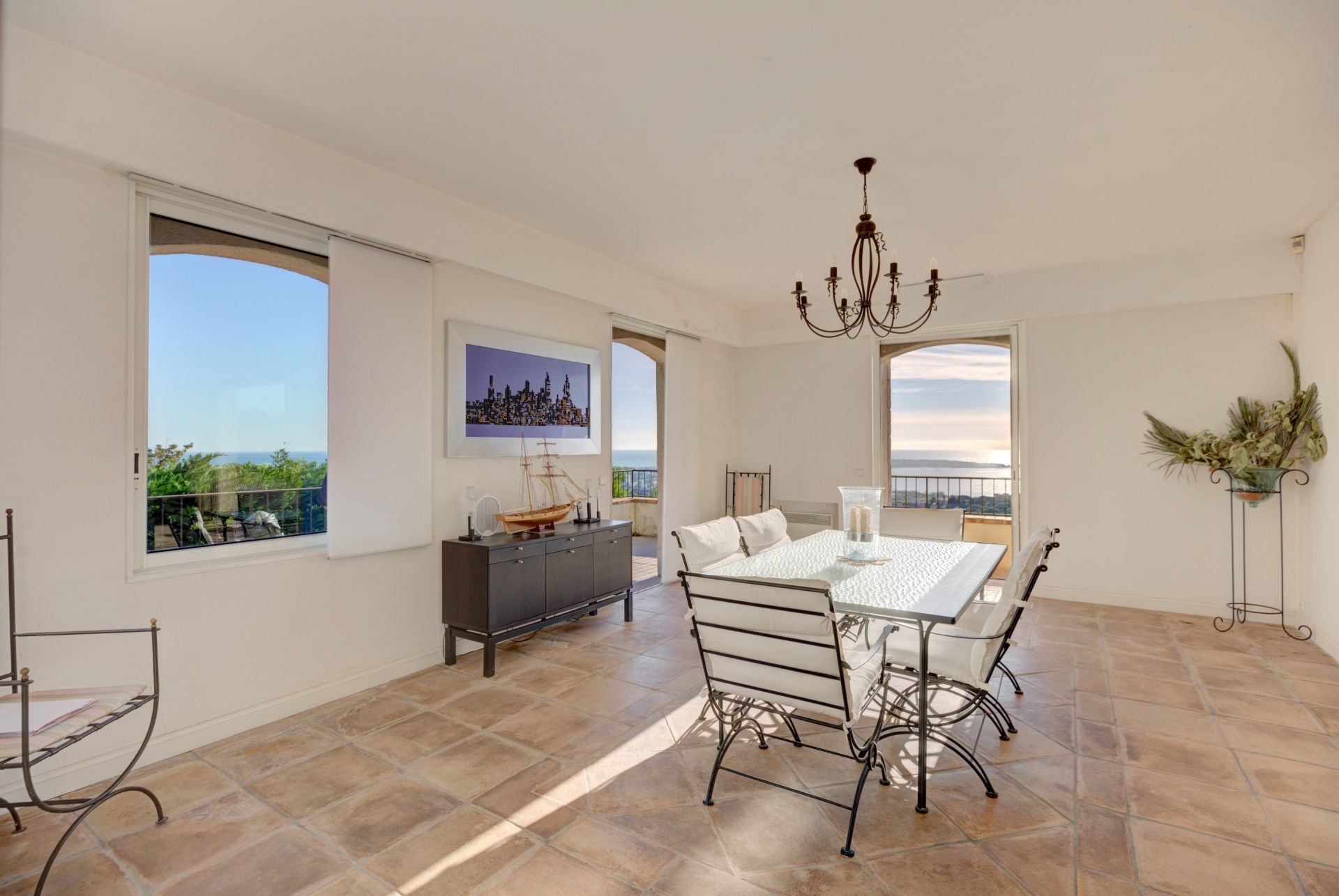 house 5 Rooms for sale on LE GOLFE JUAN (06220)