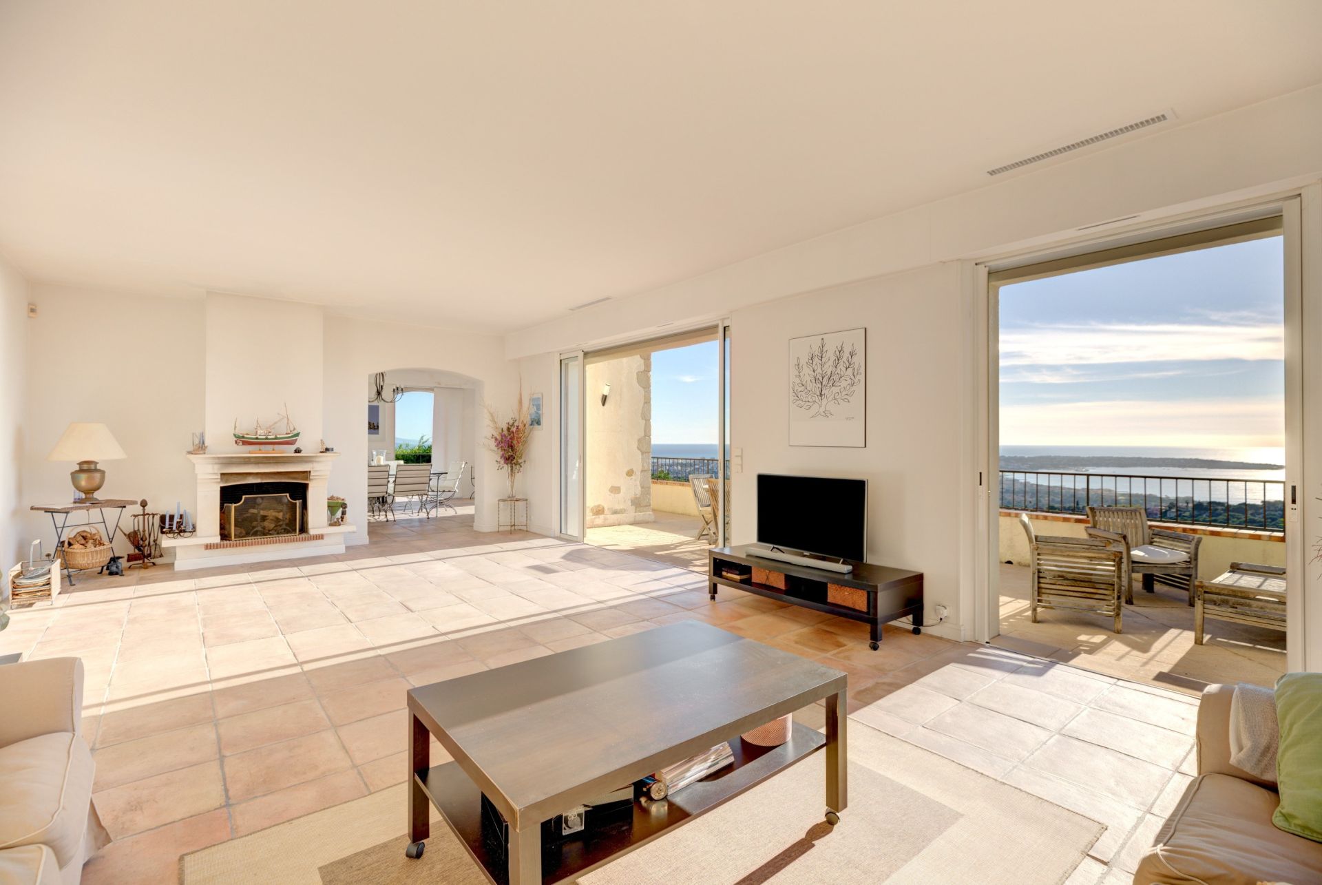 house 5 Rooms for sale on LE GOLFE JUAN (06220)