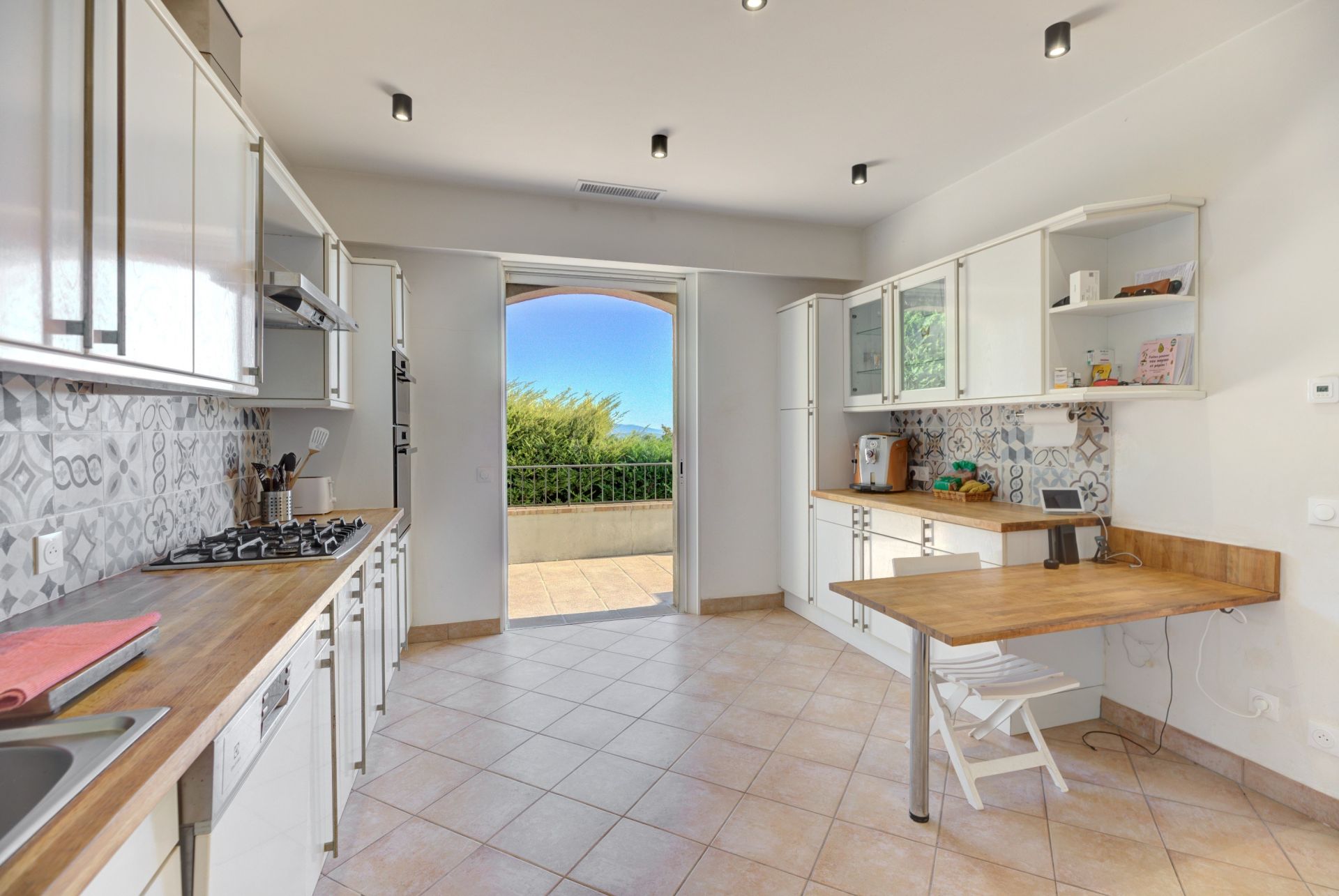 house 5 Rooms for sale on LE GOLFE JUAN (06220)