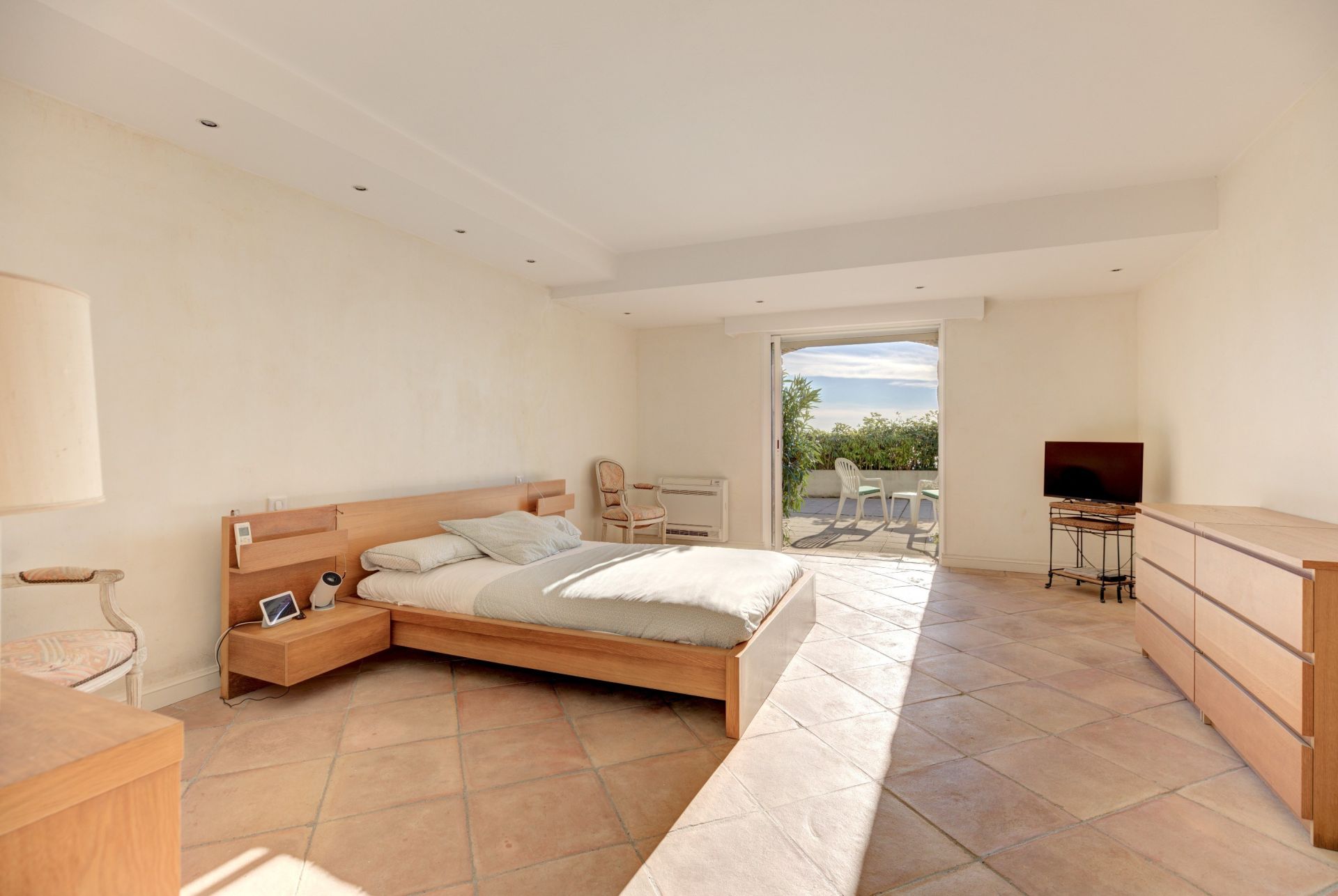 house 5 Rooms for sale on LE GOLFE JUAN (06220)