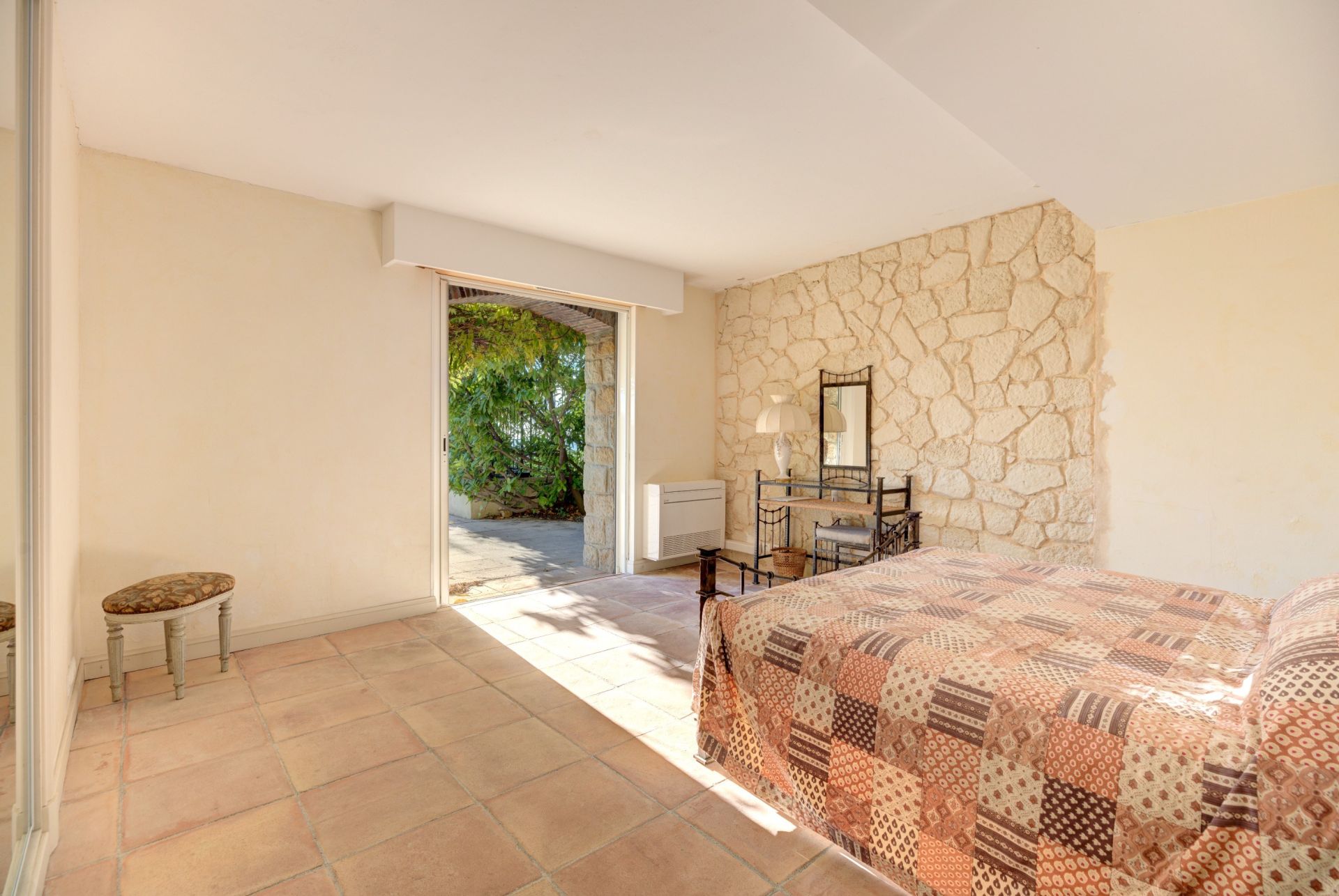 house 5 Rooms for sale on LE GOLFE JUAN (06220)