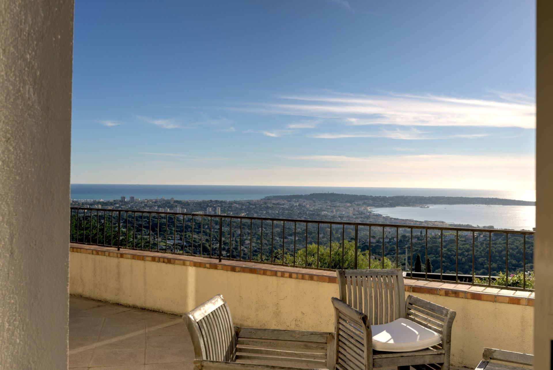 house 5 Rooms for sale on LE GOLFE JUAN (06220)