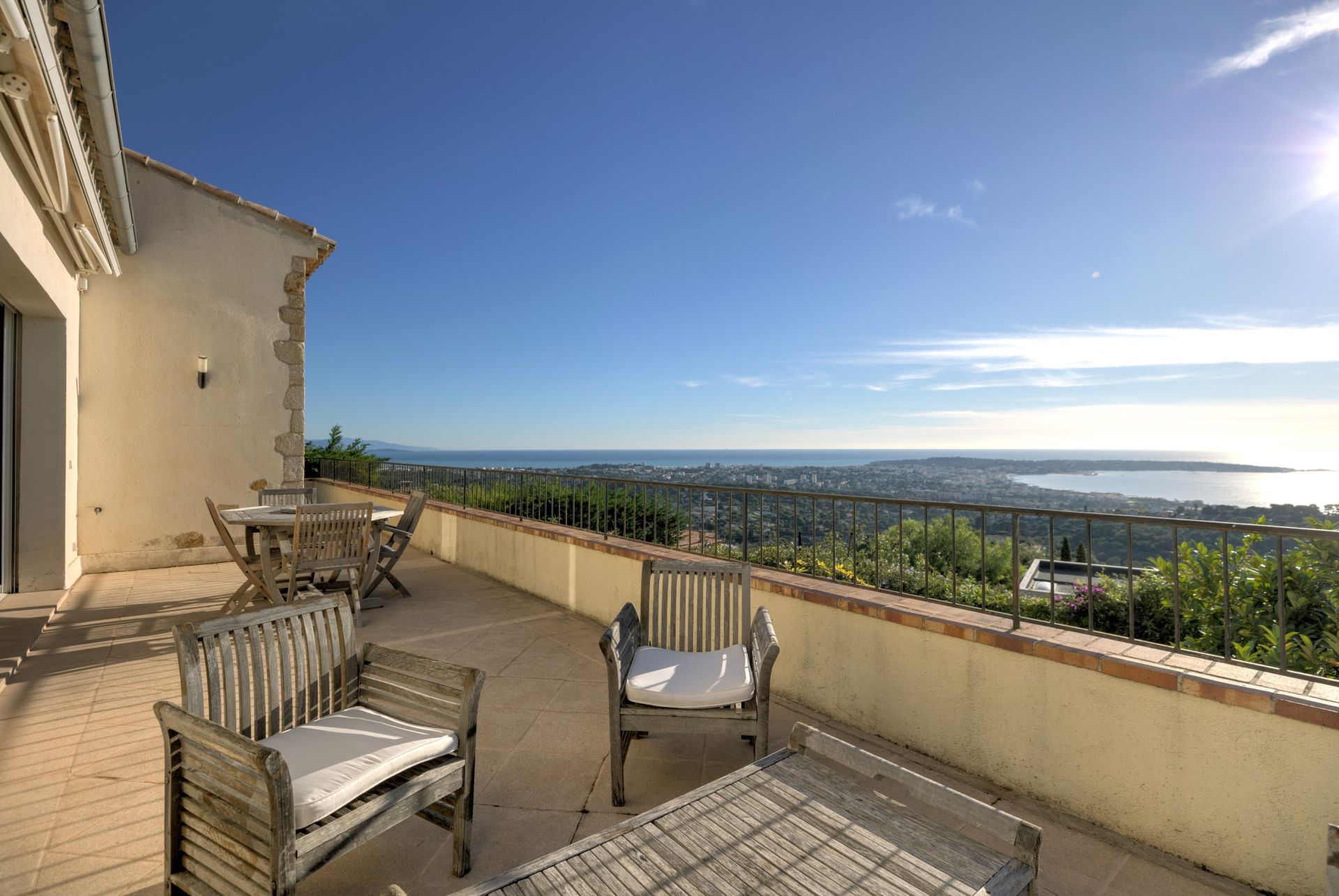 house 5 Rooms for sale on LE GOLFE JUAN (06220)