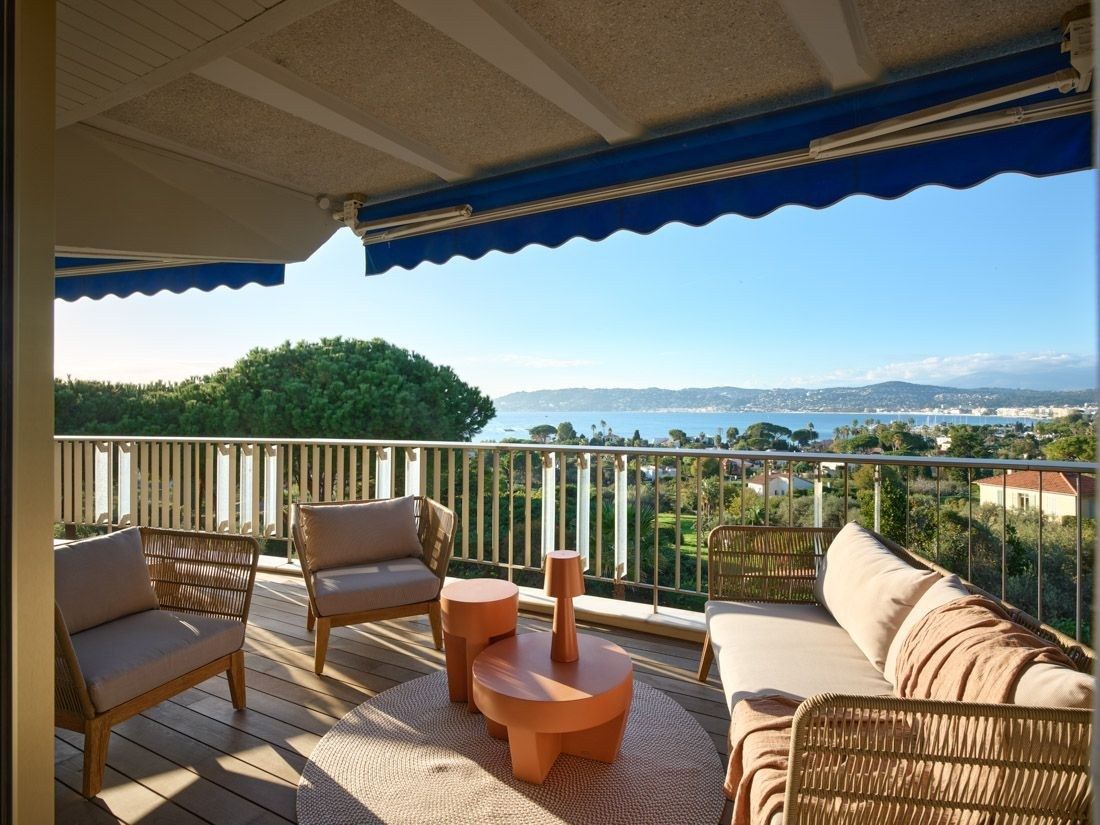 apartment 6 Rooms for sale on CAP D ANTIBES (06160)