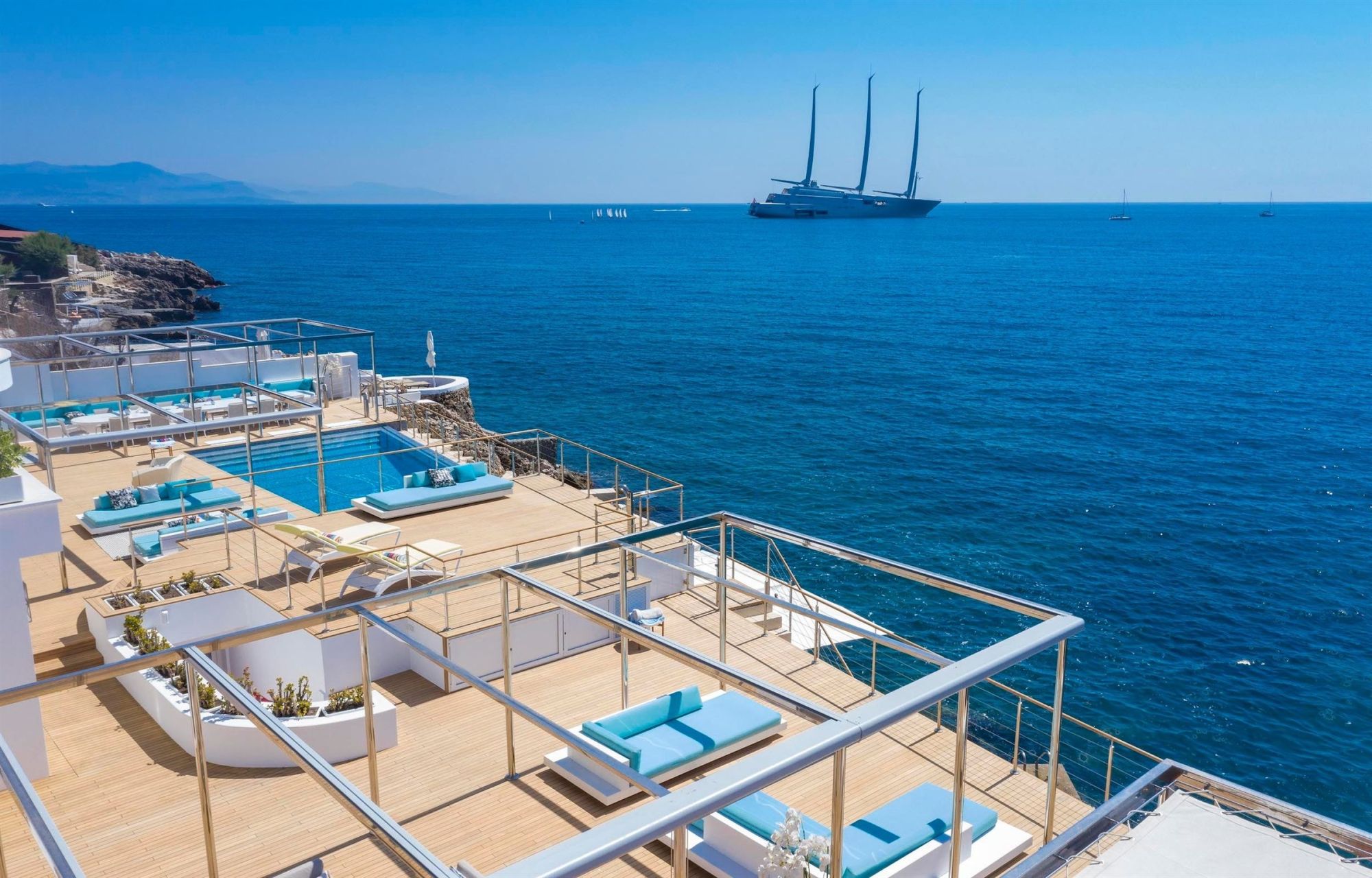 mansion 15 Rooms for sale on CAP D ANTIBES (06160)