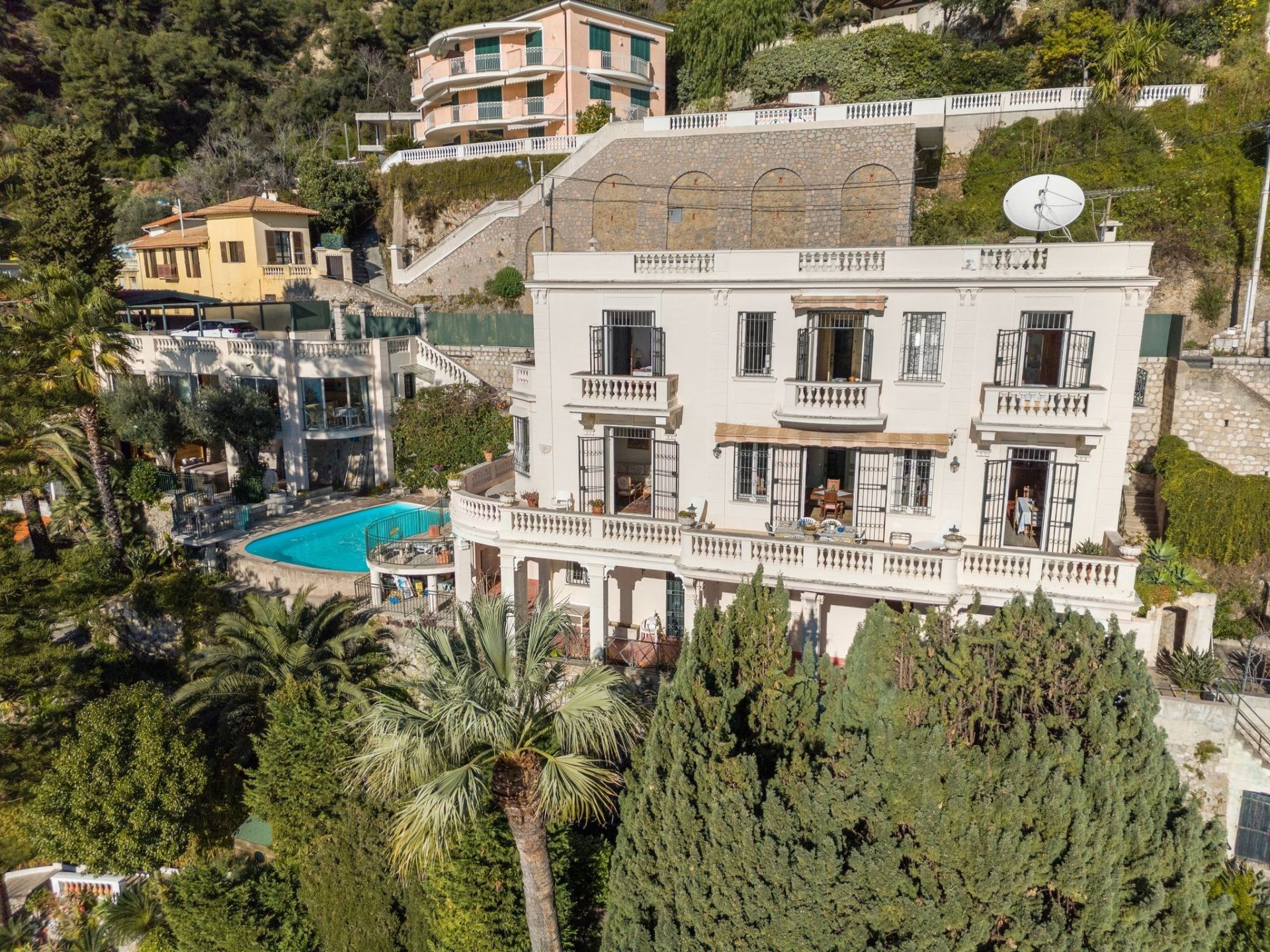 maison bourgeoise 12 Pièces en vente sur ROQUEBRUNE CAP MARTIN (06190)
