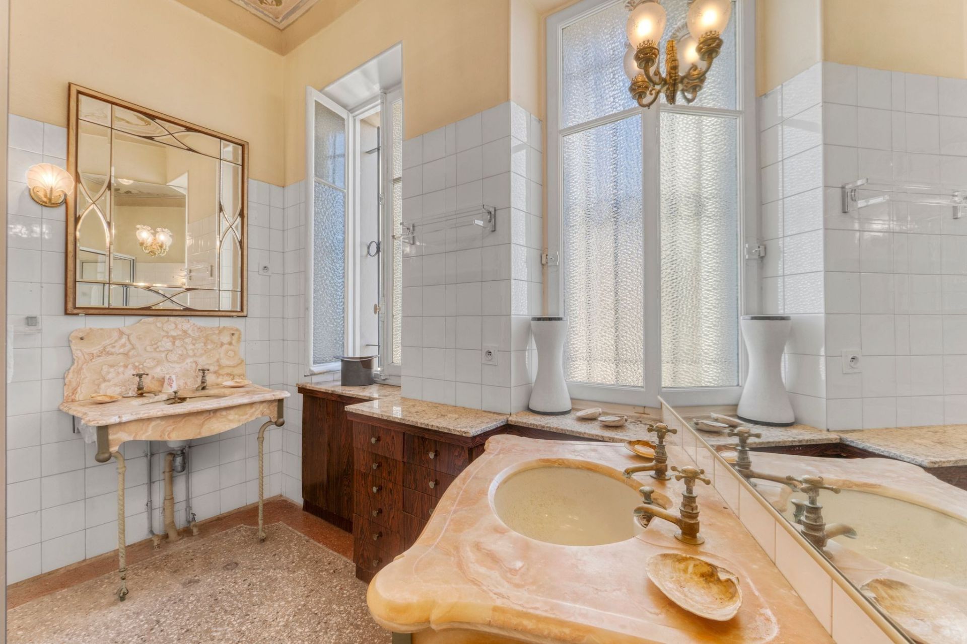 maison bourgeoise 12 Pièces en vente sur ROQUEBRUNE CAP MARTIN (06190)