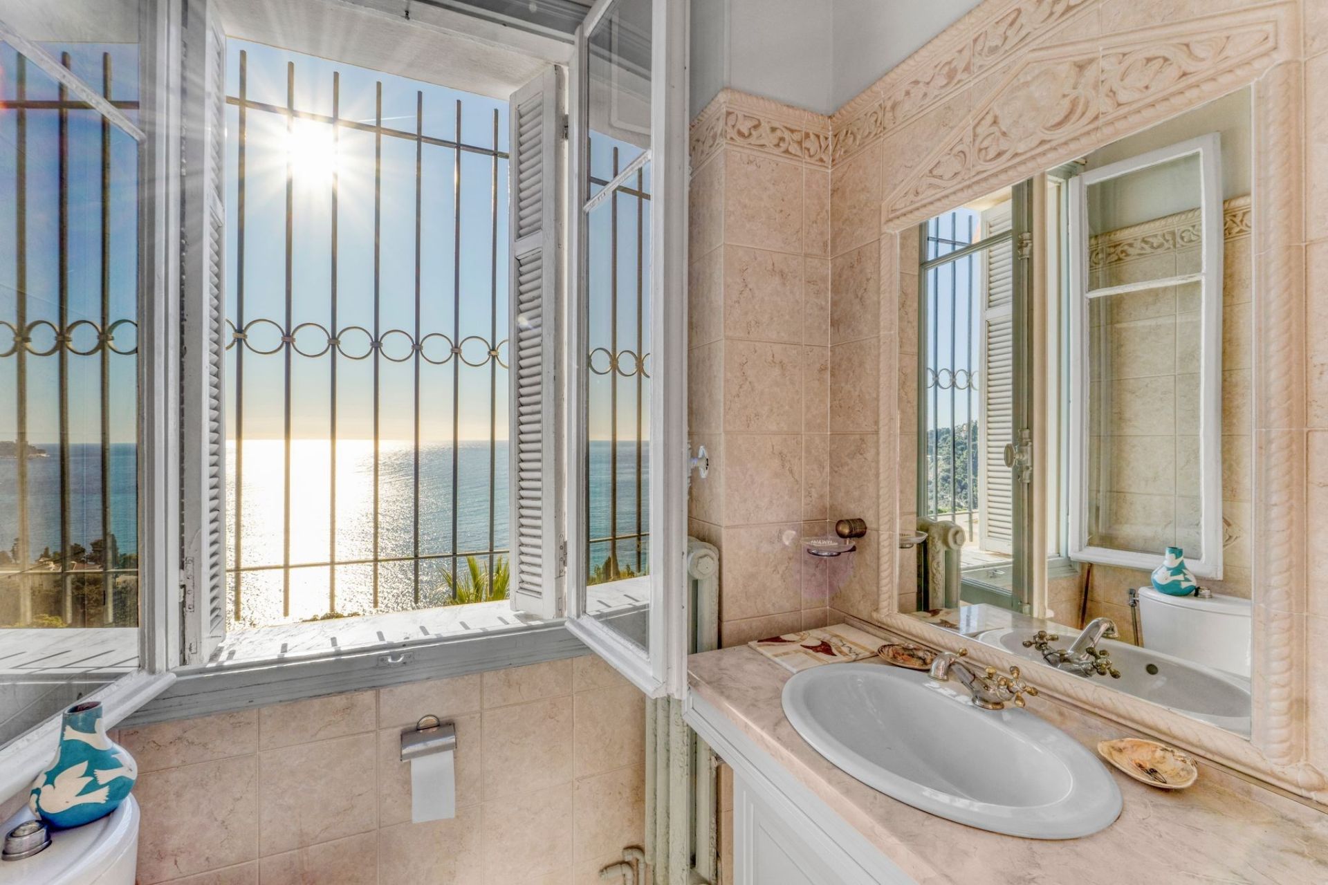 maison bourgeoise 12 Pièces en vente sur ROQUEBRUNE CAP MARTIN (06190)