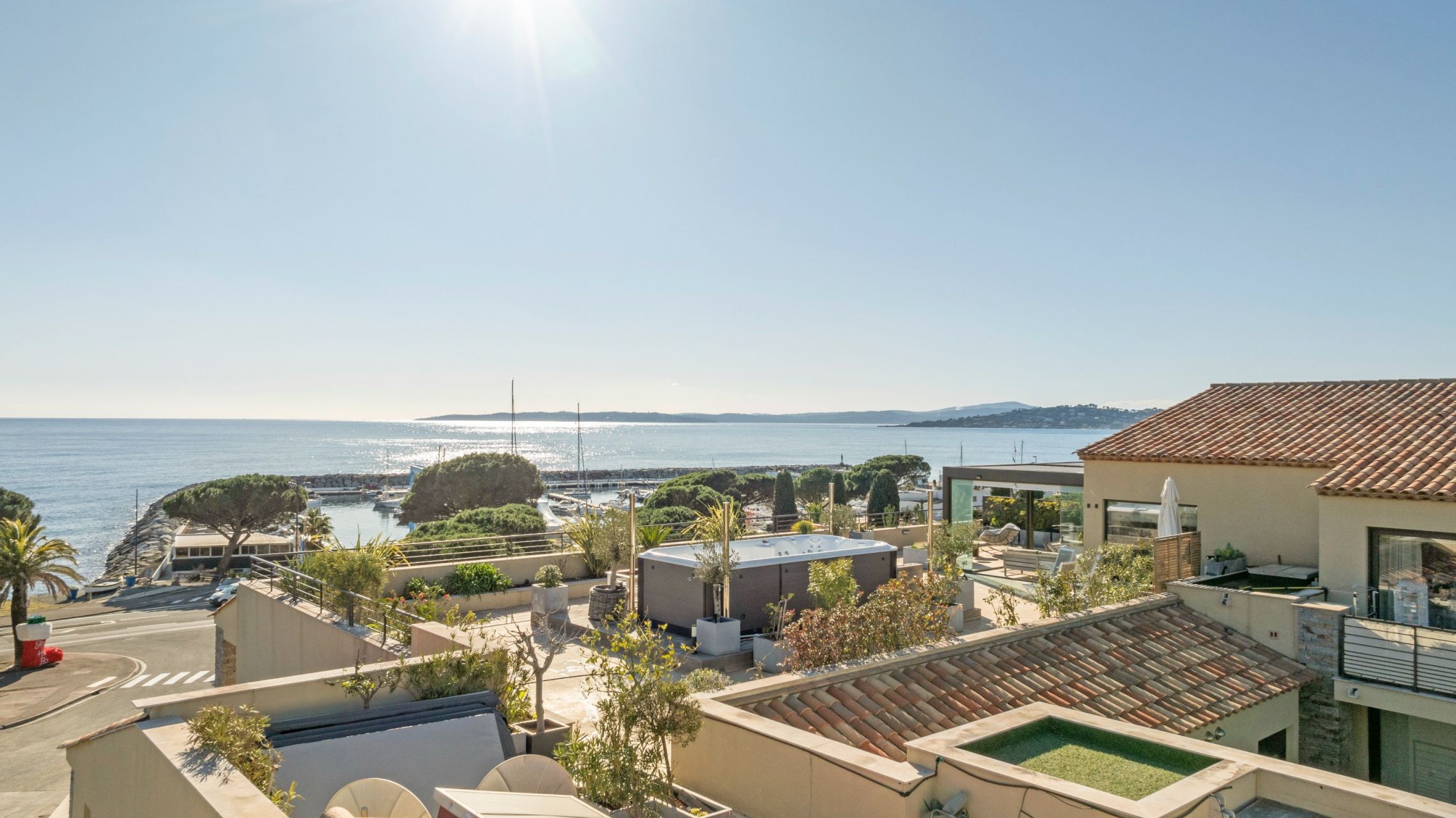 penthouse 5 Rooms for sale on LES ISSAMBRES (83380)