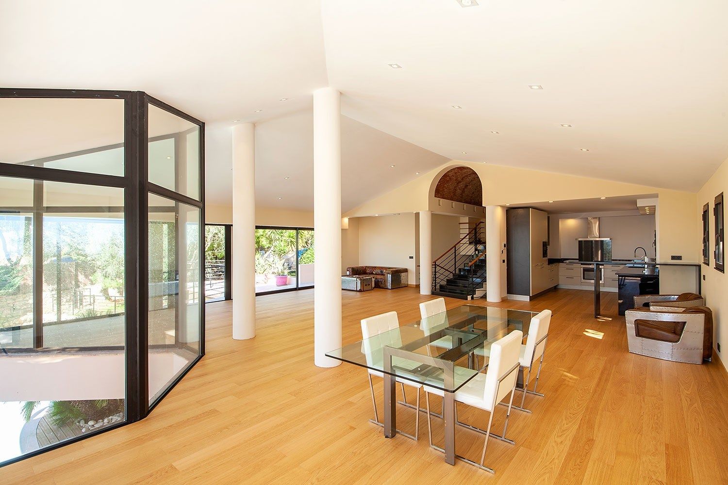 villa 6 Rooms for sale on VILLEFRANCHE SUR MER (06230)