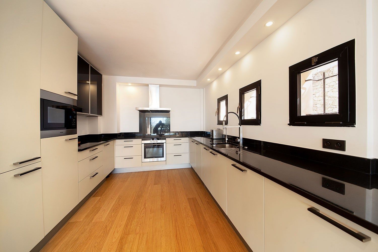 villa 6 Rooms for sale on VILLEFRANCHE SUR MER (06230)