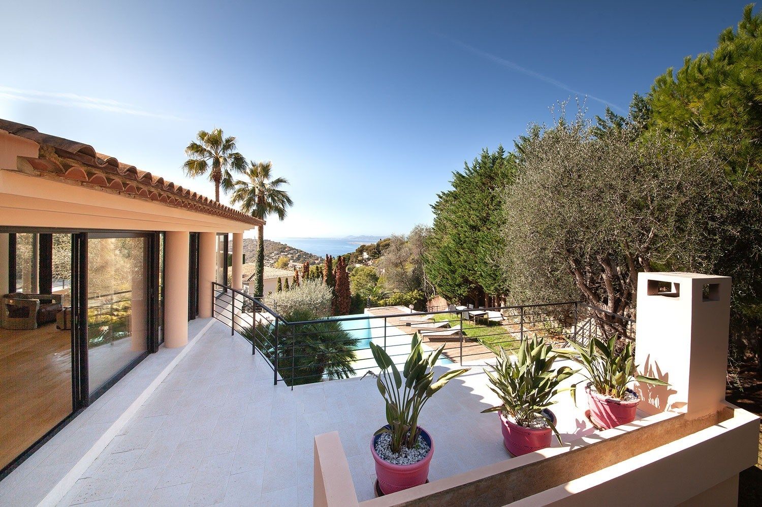villa 6 Rooms for sale on VILLEFRANCHE SUR MER (06230)