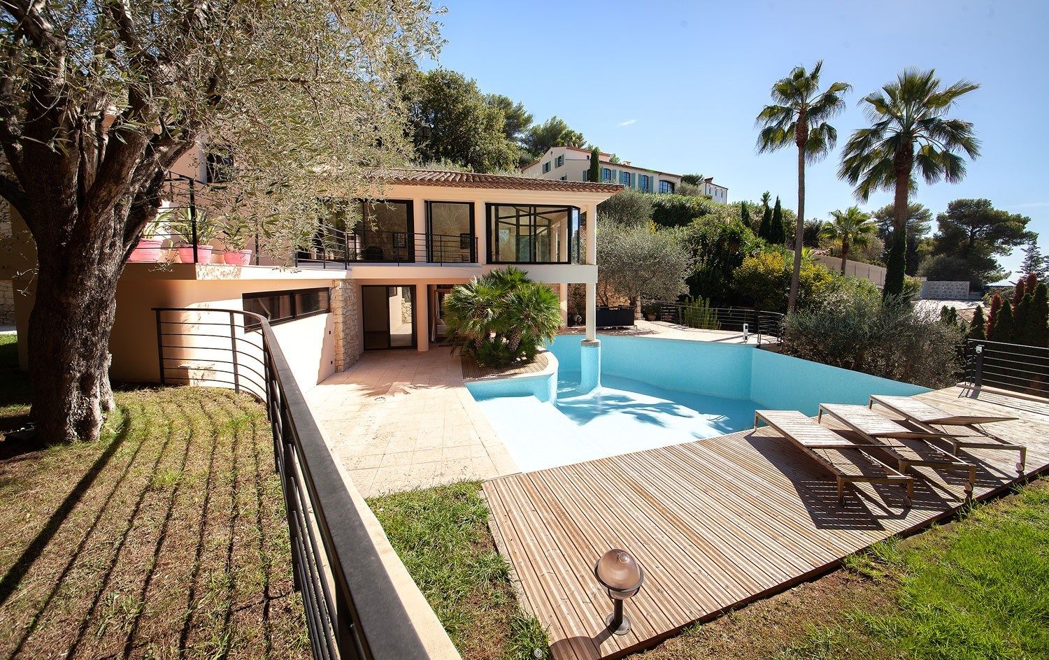 villa 6 Rooms for sale on VILLEFRANCHE SUR MER (06230)