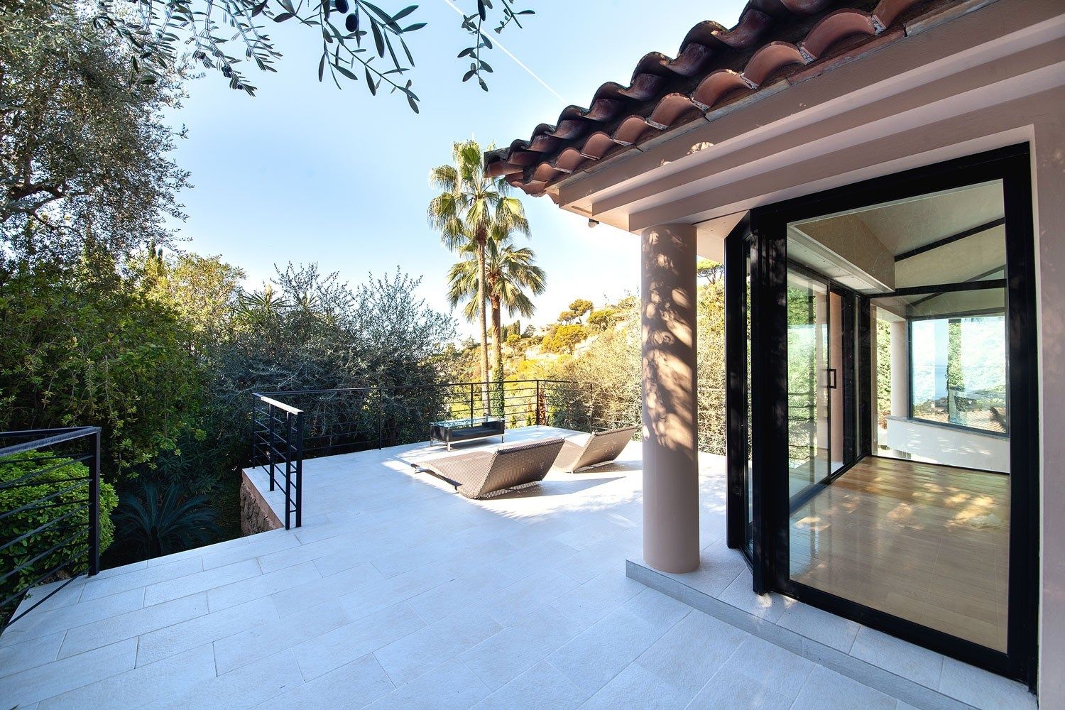 villa 6 Rooms for sale on VILLEFRANCHE SUR MER (06230)