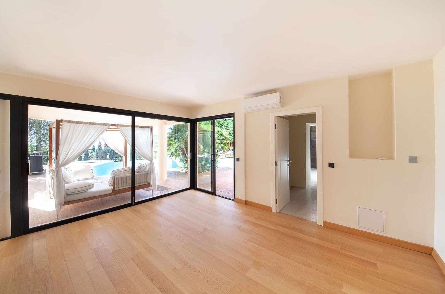 villa 6 Rooms for sale on VILLEFRANCHE SUR MER (06230)