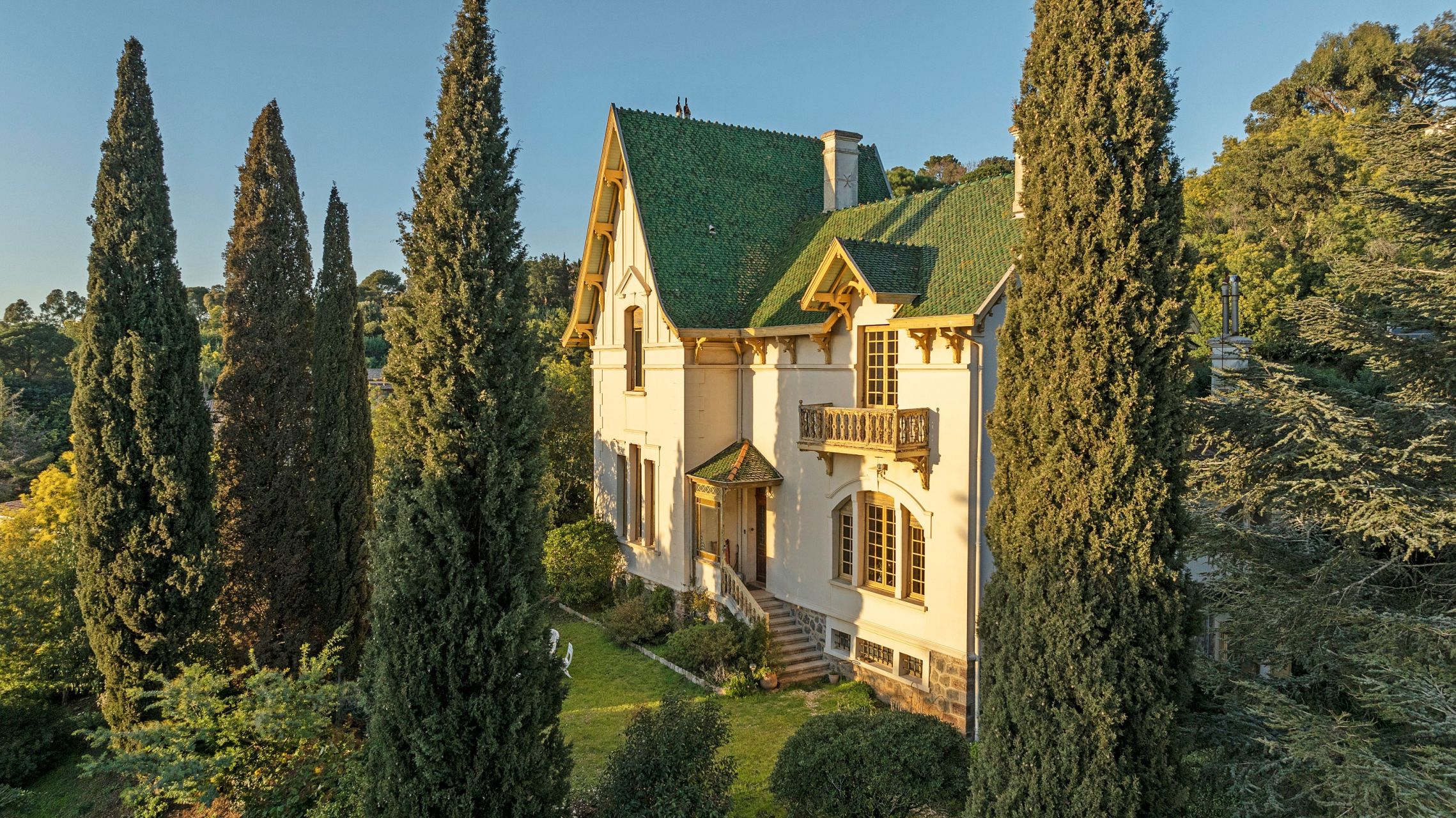 mansion 9 Rooms for sale on LA CROIX VALMER (83420)