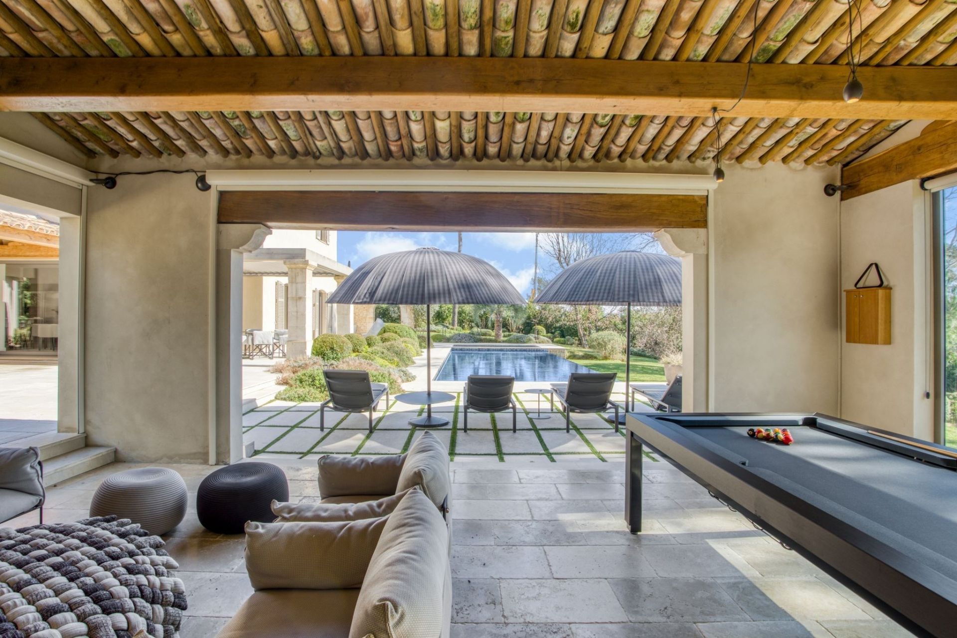 villa 8 Pièces en vente sur TOURRETTES (83440)