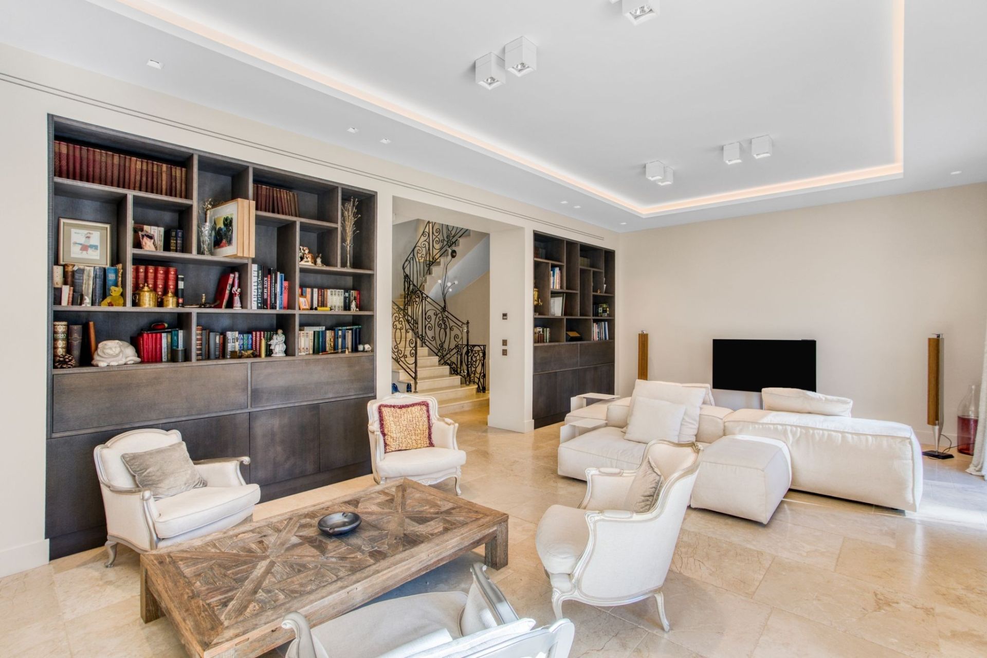 villa 8 Pièces en vente sur TOURRETTES (83440)