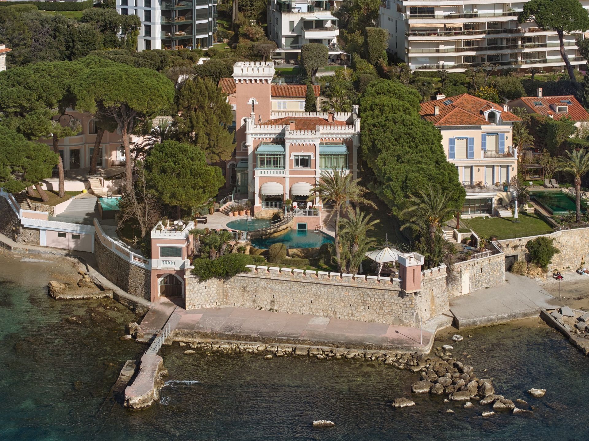 mansion 16 Rooms for sale on CAP D ANTIBES (06160)