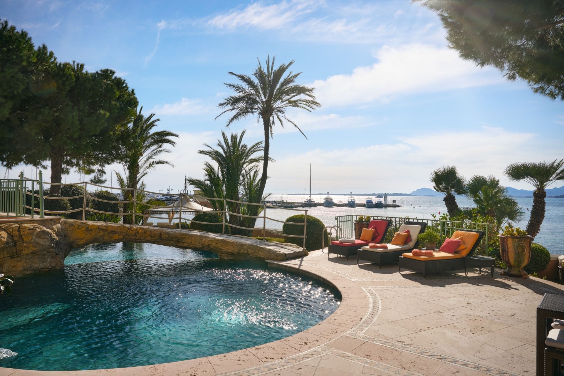mansion 16 Rooms for sale on CAP D ANTIBES (06160)