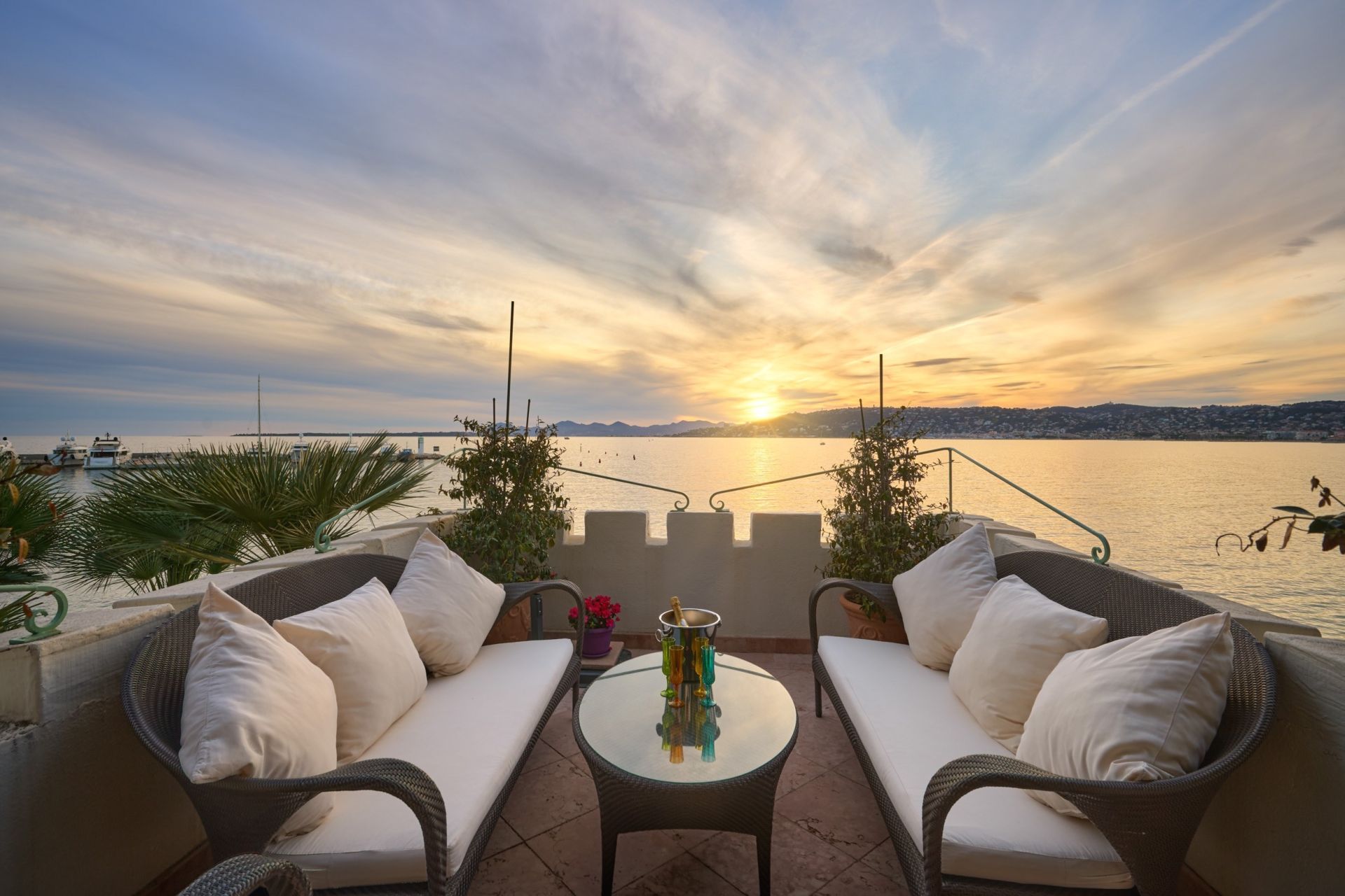 mansion 16 Rooms for sale on CAP D ANTIBES (06160)