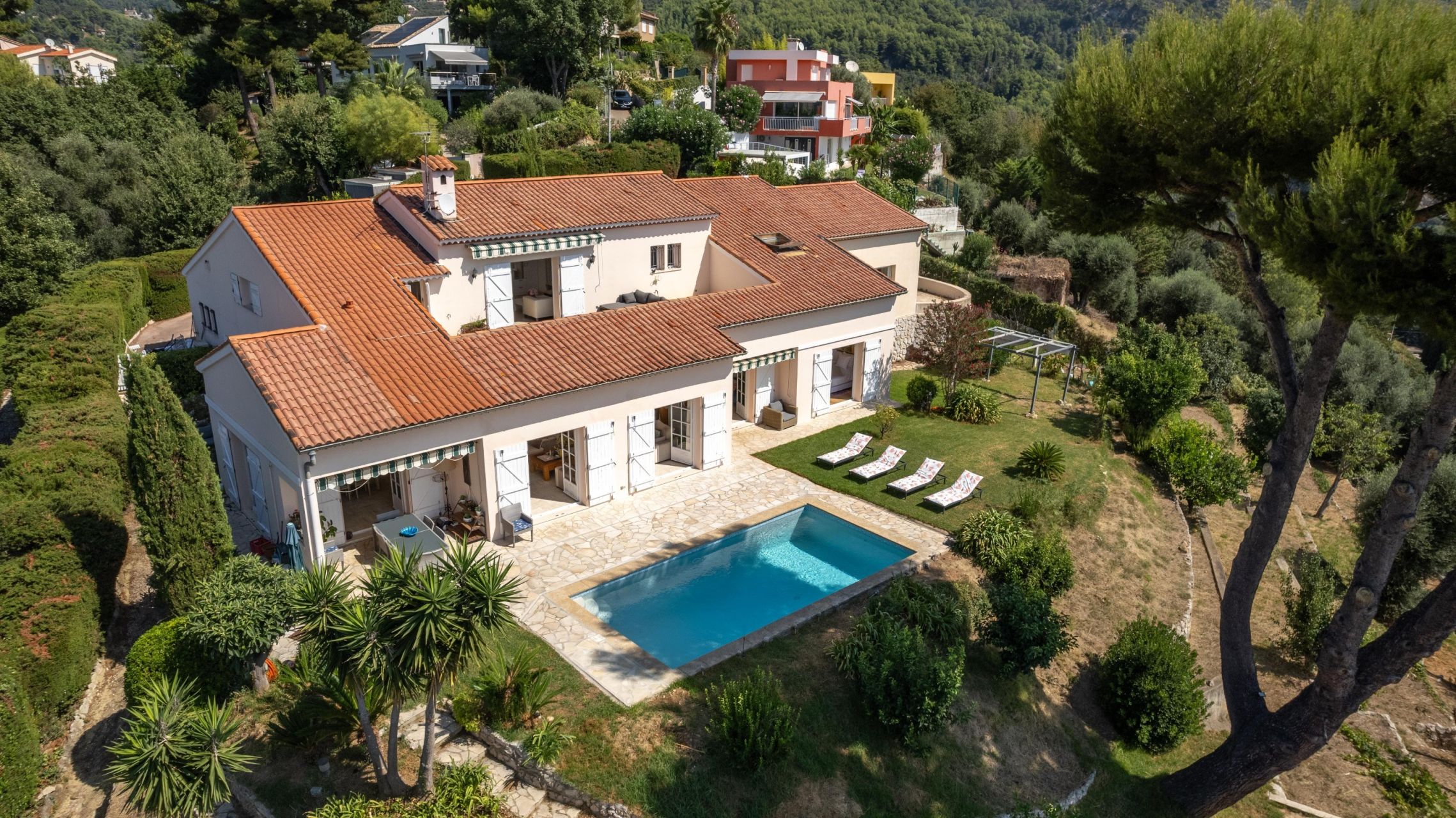 maison bourgeoise 8 Pièces en vente sur MENTON (06500)