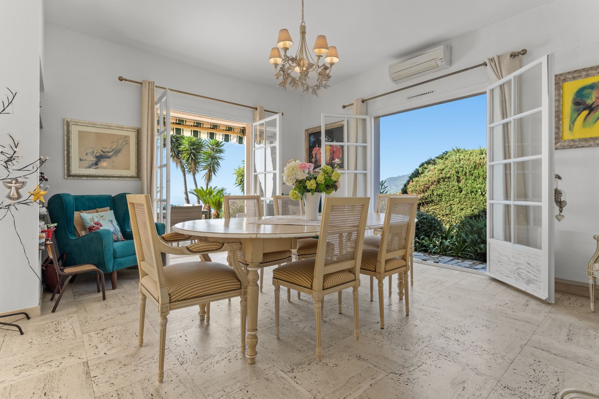 maison bourgeoise 8 Pièces en vente sur MENTON (06500)