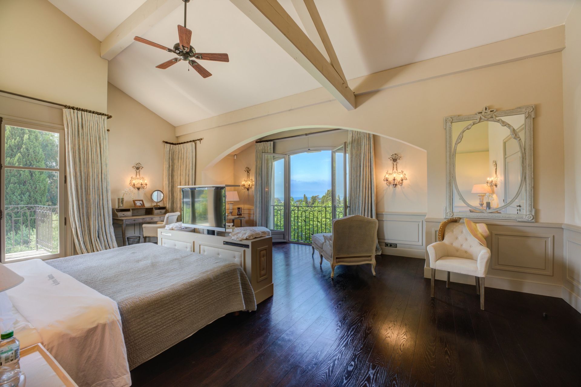 bastide 15 Pièces en vente sur CAP D ANTIBES (06160)