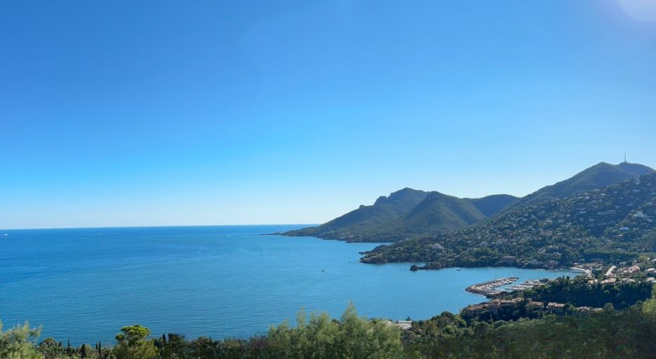 maison contemporaine 6 Pièces en vente sur THEOULE SUR MER (06590)