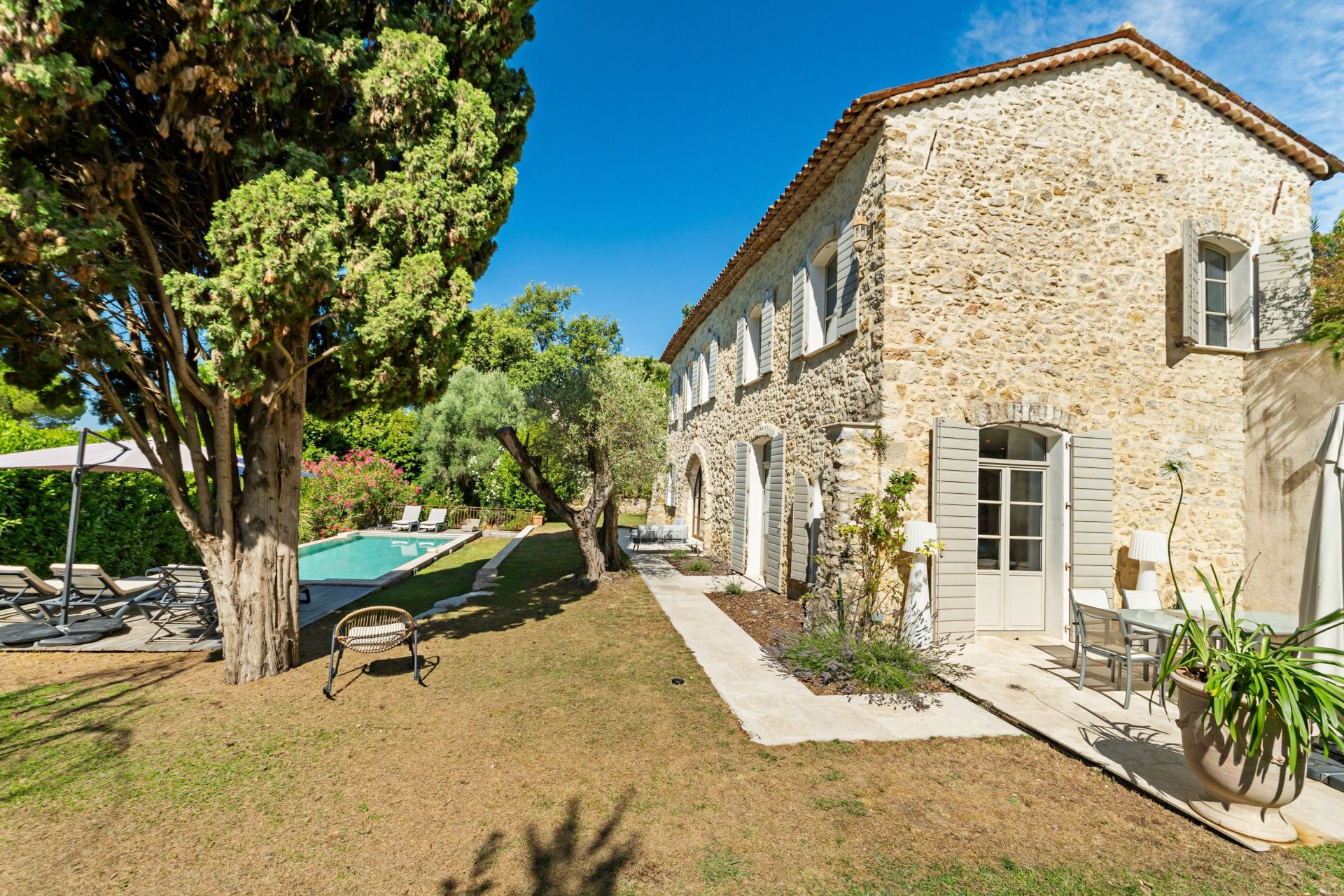 maison provençale 10 Pièces en vente sur MOUGINS (06250)