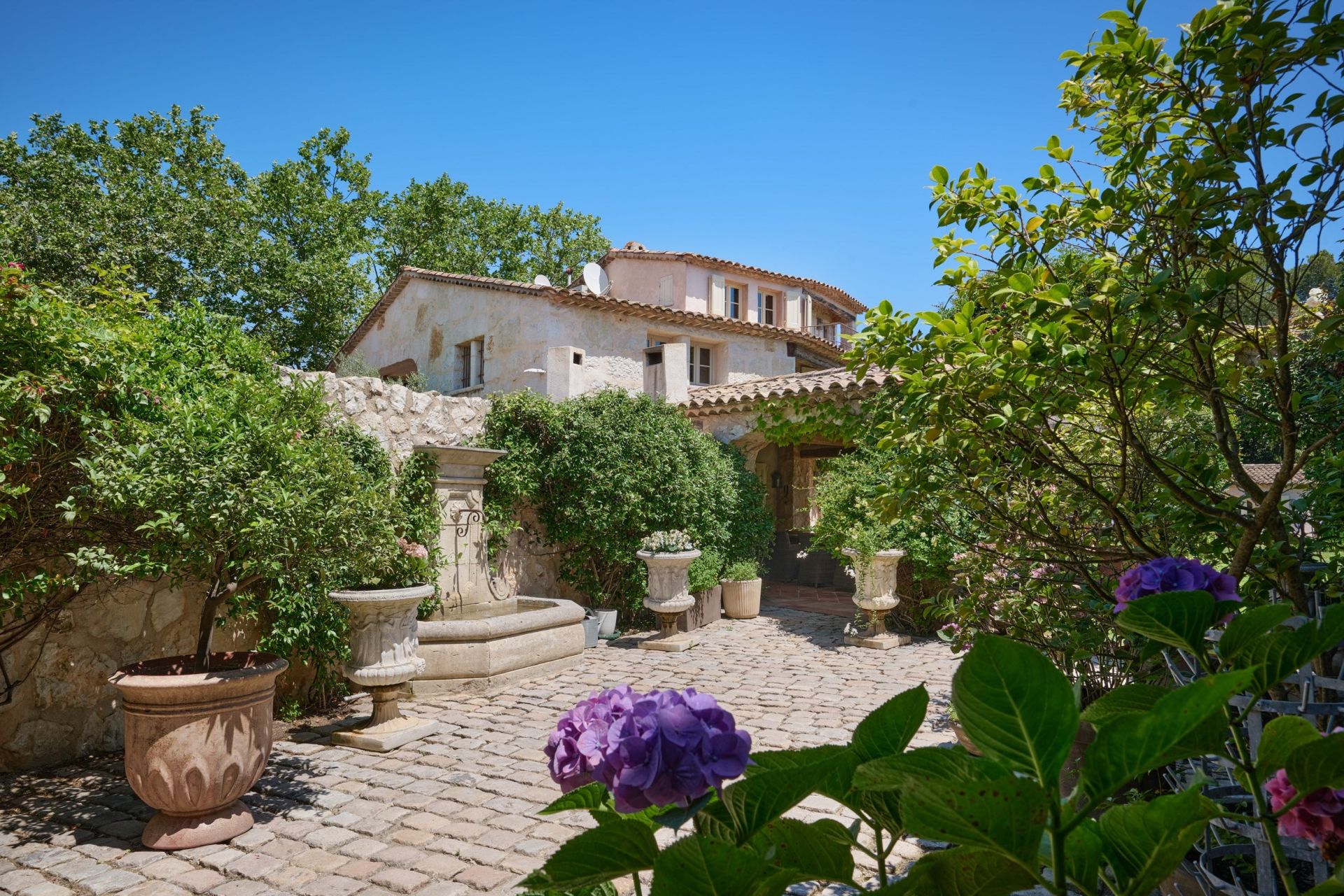villa 16 Pièces en vente sur ST PAUL DE VENCE (06570)