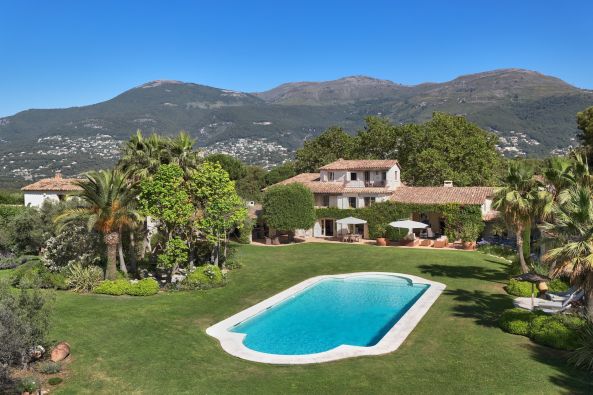 Vente Villa Saint-Paul-de-Vence 16 Pièces 730 m²