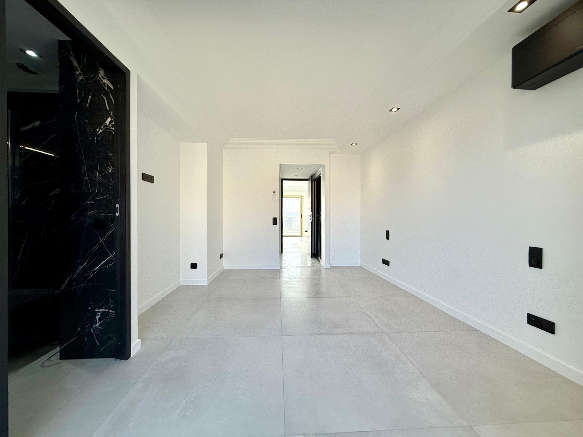 apartment 2 Rooms for sale on CANNES (06400)