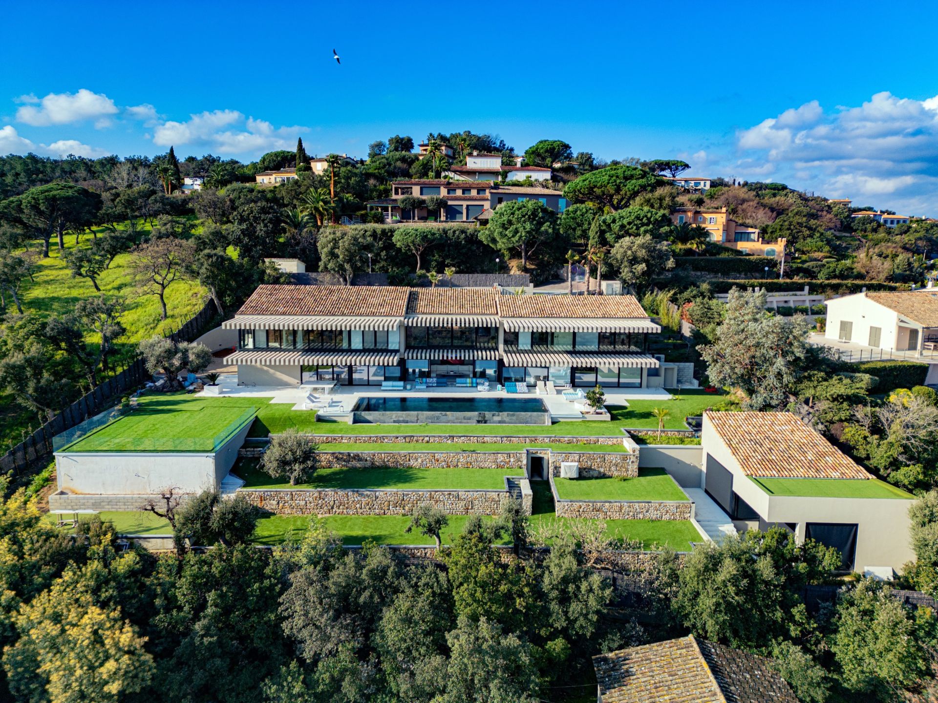 maison contemporaine 10 Pièces en vente sur GASSIN (83580)